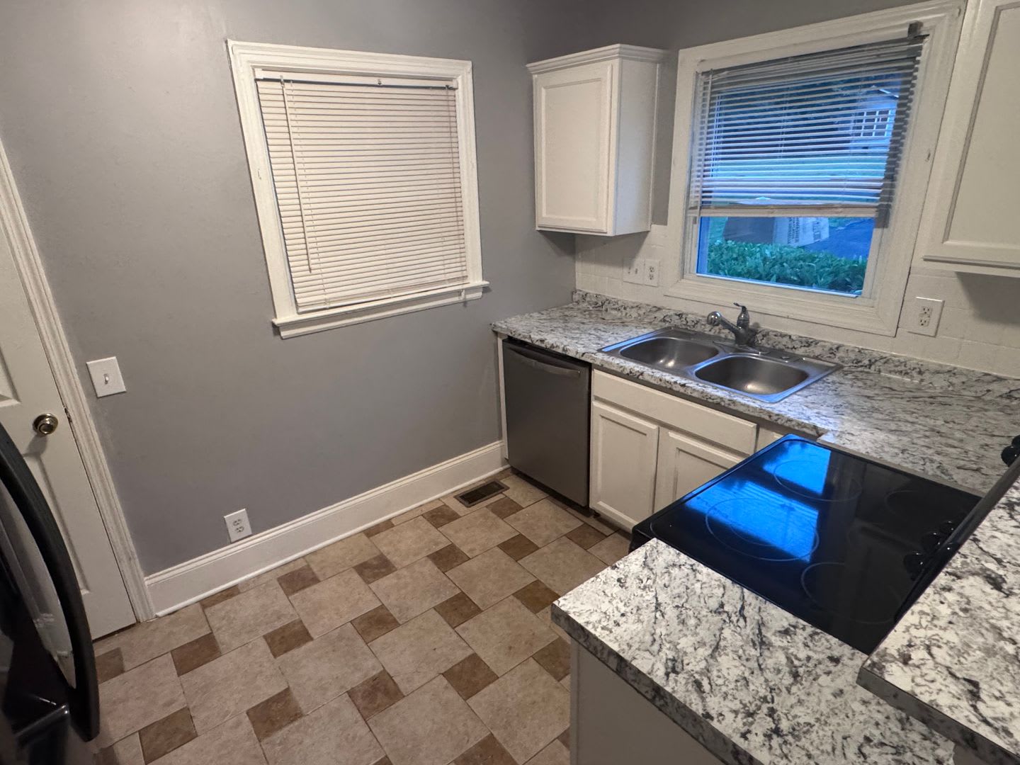 Charming Home, open floor plan close to Charlotte, shopping, airport – photo 4