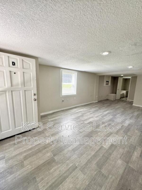 6131 NE Vivion Rd – photo 4