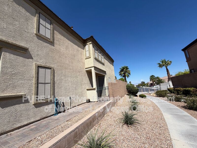 8304 Strawberry Spring St – photo 4