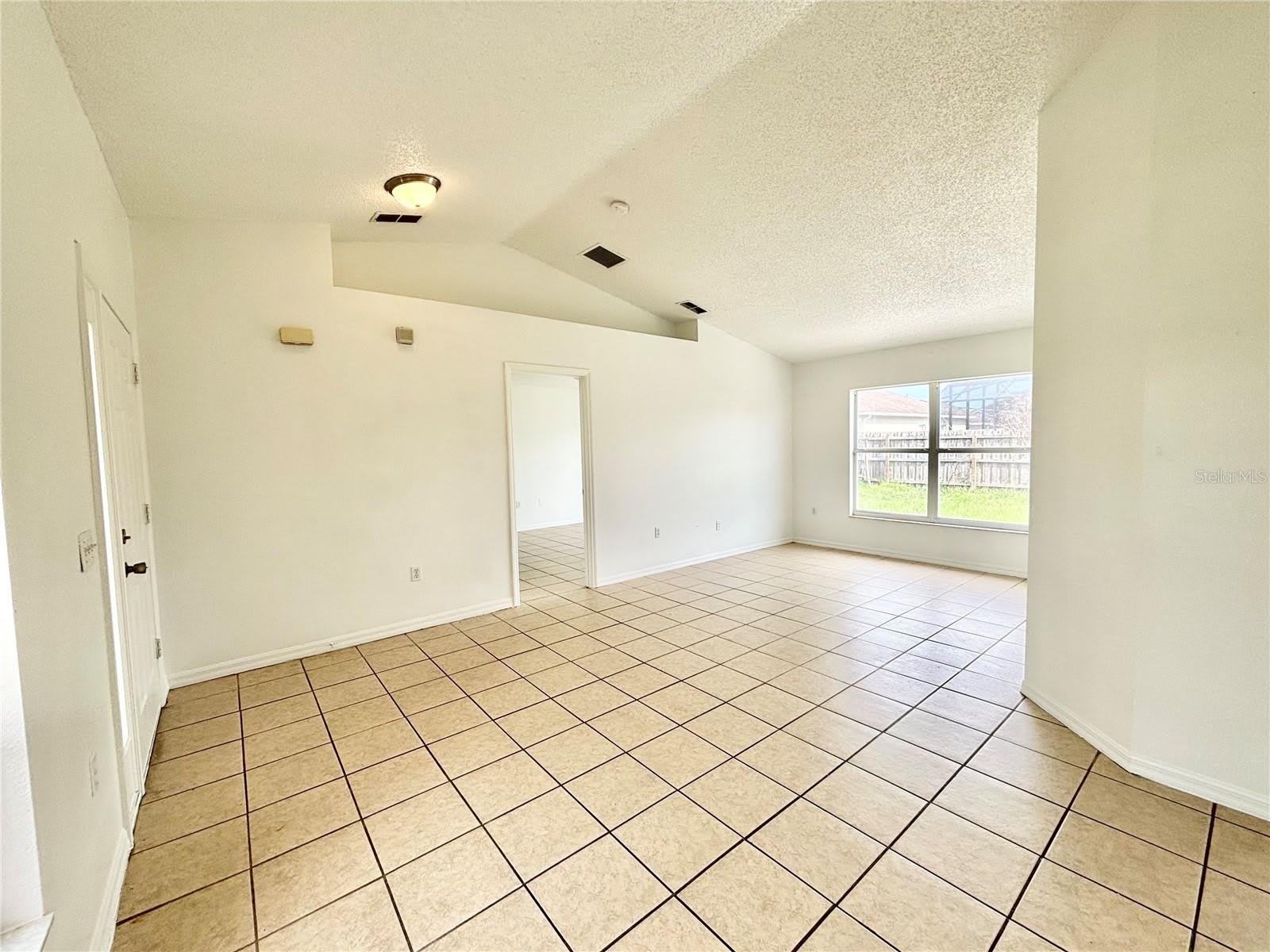 362 AYLESBURY Court – photo 3