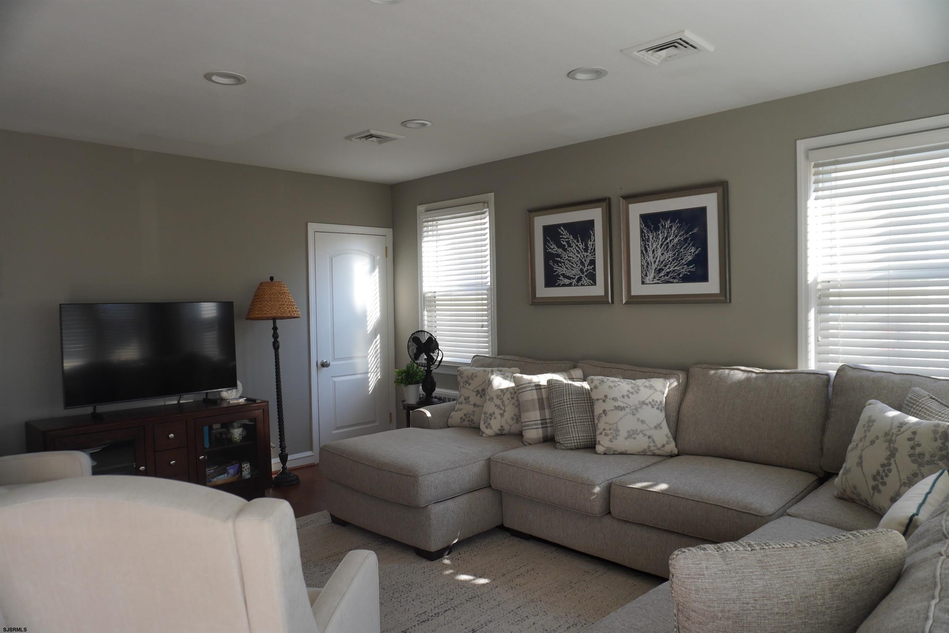205 N Essex Ave – photo 5