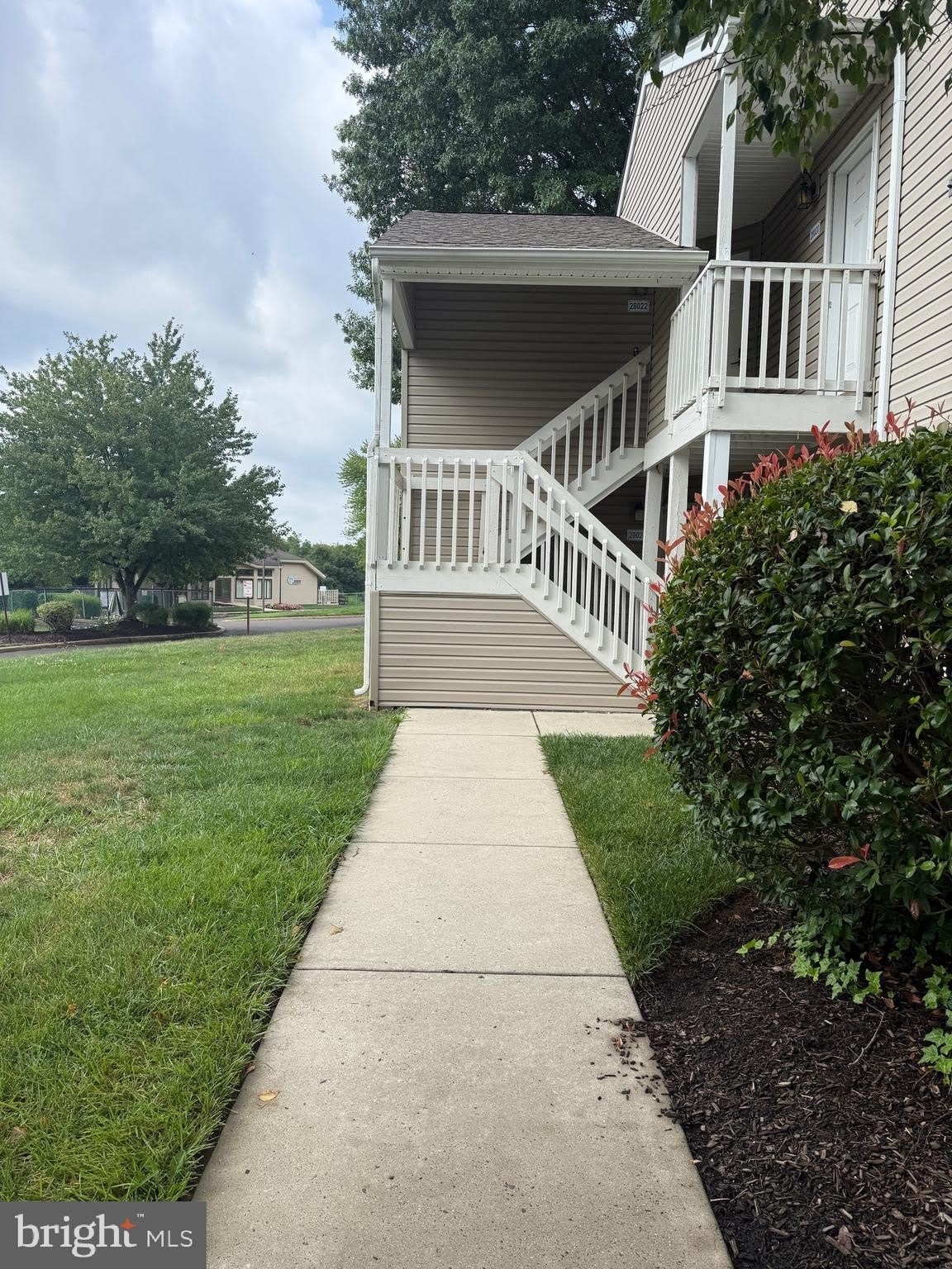 28022 BEACON HILL Drive – photo 2