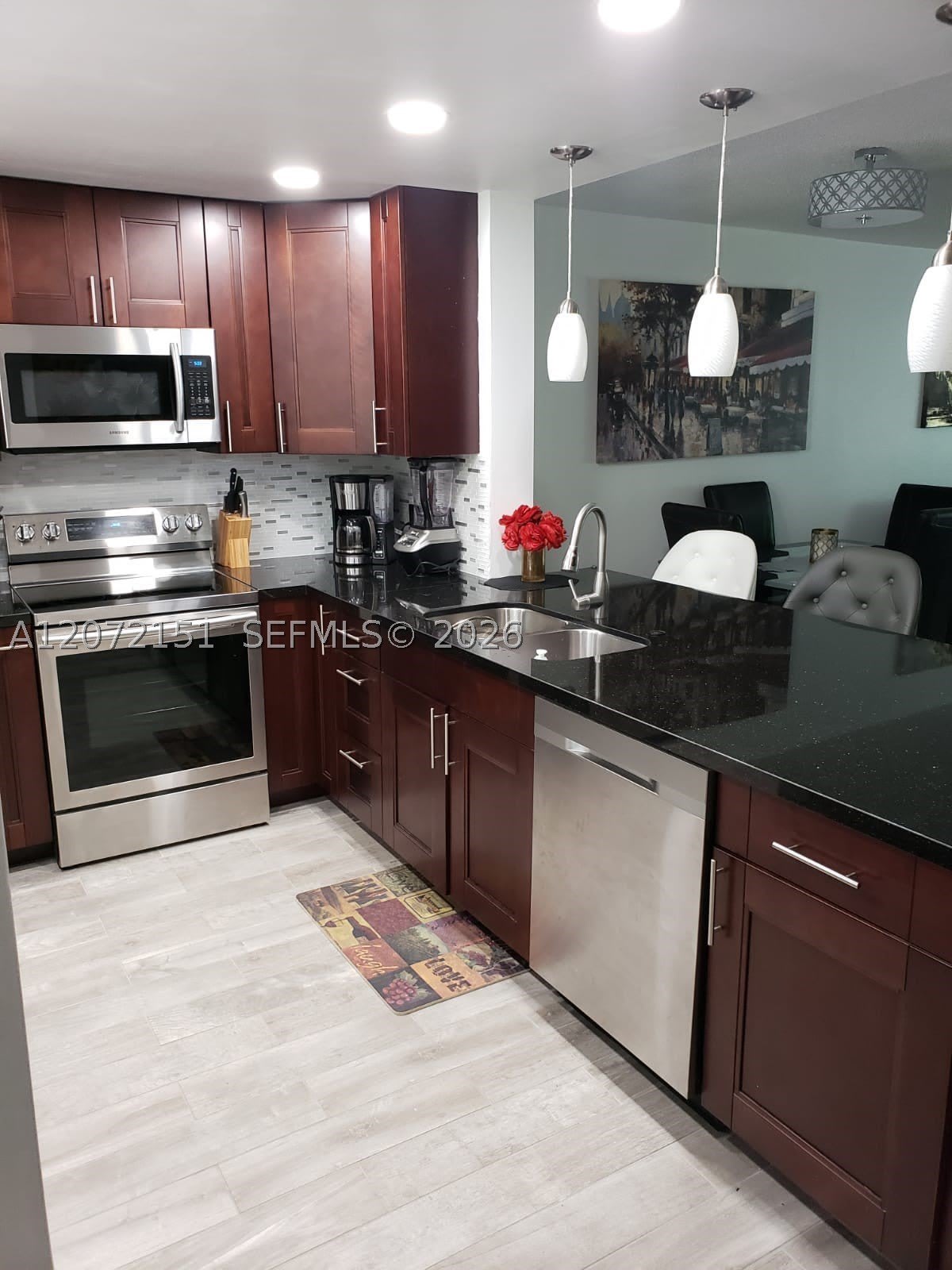 900 Ne 12Th Ave – photo 2