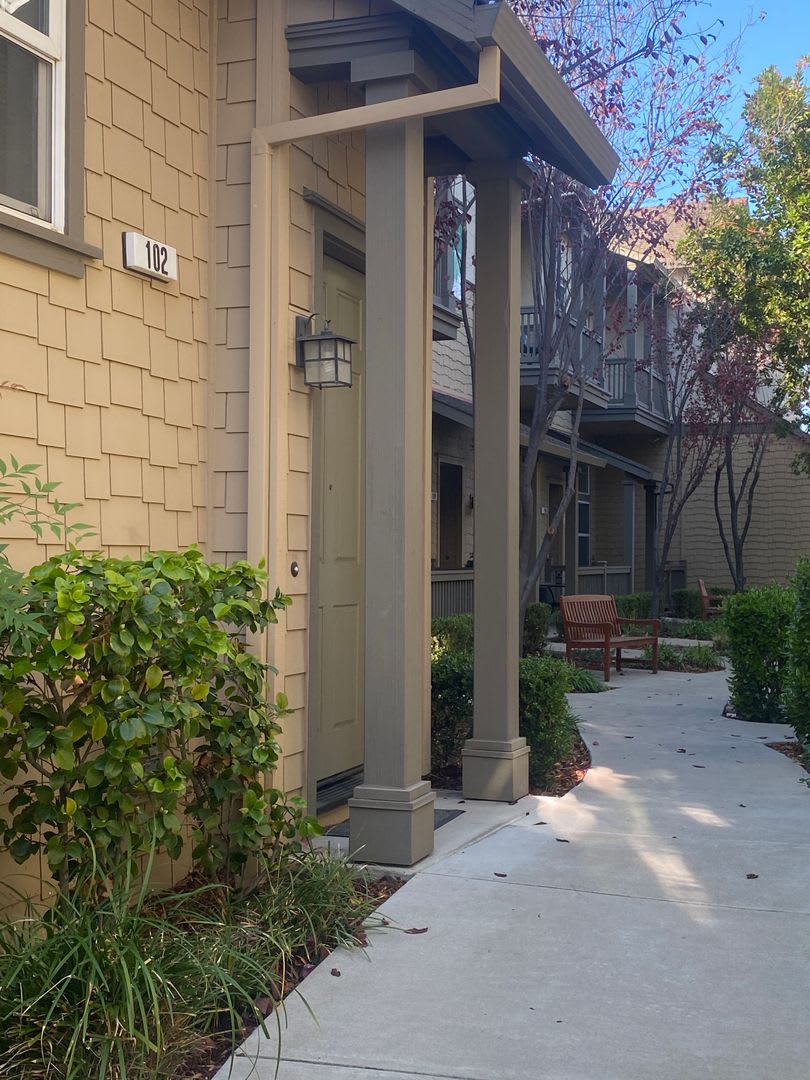 3 BD/3.5 BA Townhouse in downtown Livermore Station, No Pets – photo 2
