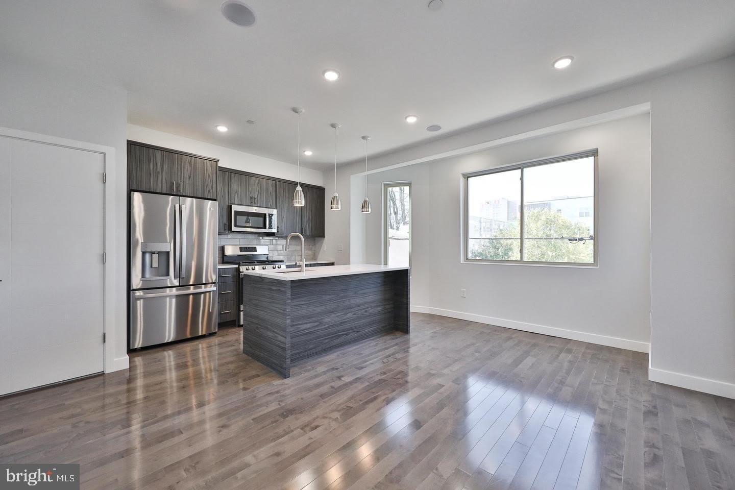 1939 N DARIEN Street – photo 2