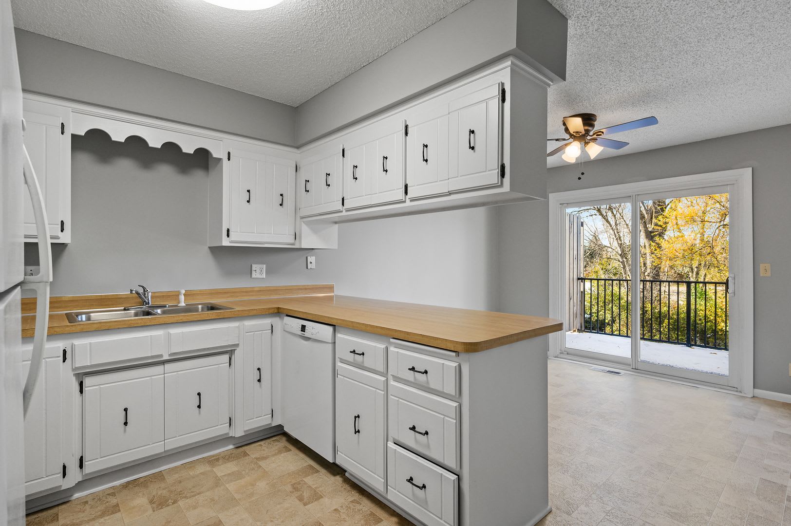 3BR/2Bath Townhome Available Early Sept! – photo 5