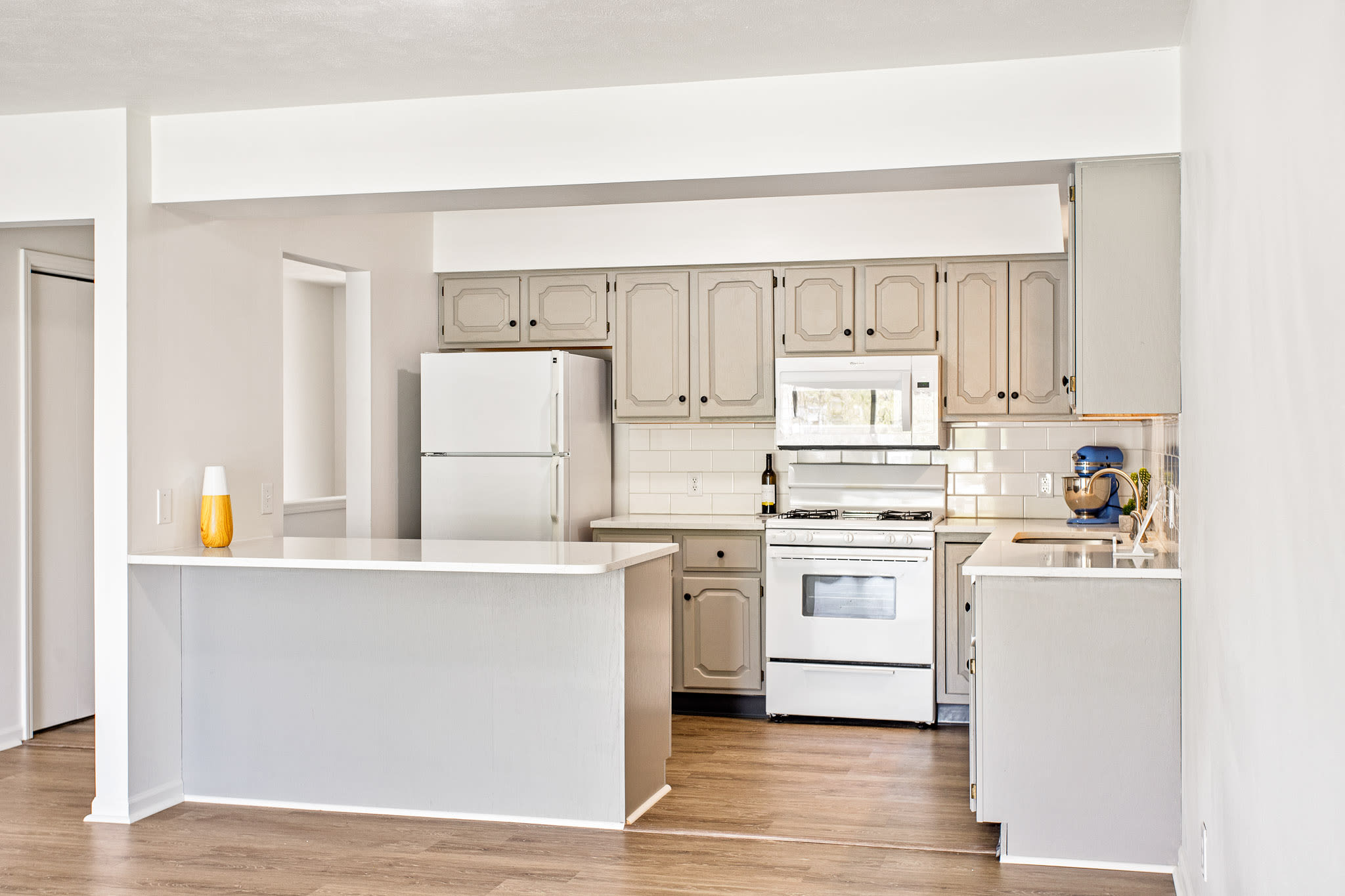 2215 Leonard Street Northeast – photo 4