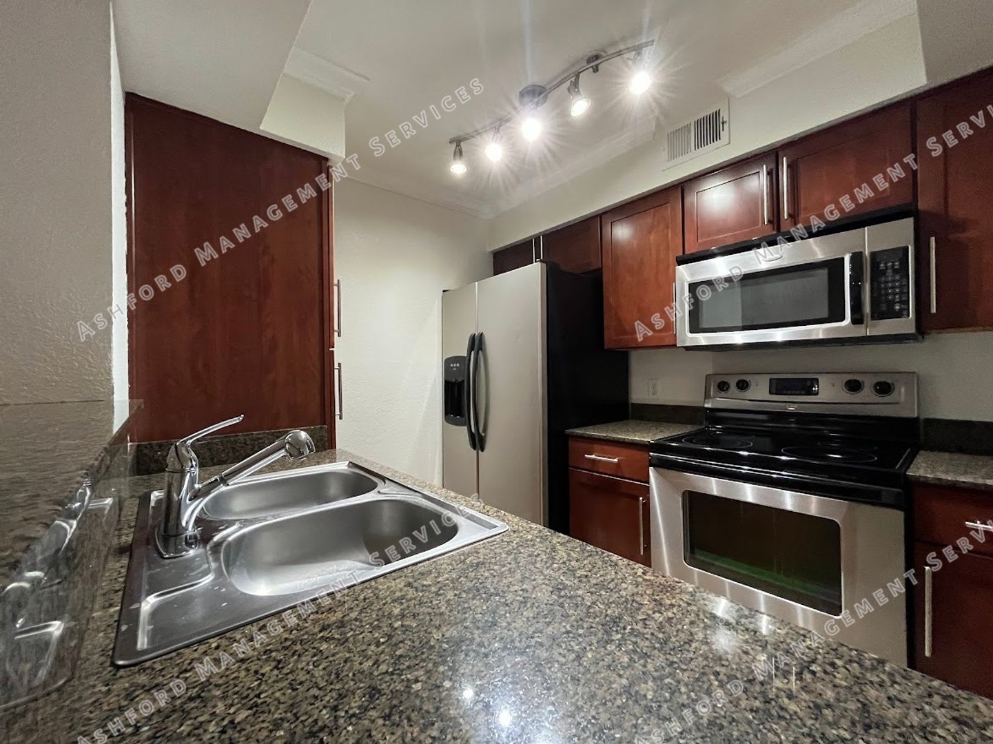 BILTMORE AREA 2 BEDROOM CONDO IN GATED COMMUNITY – photo 5