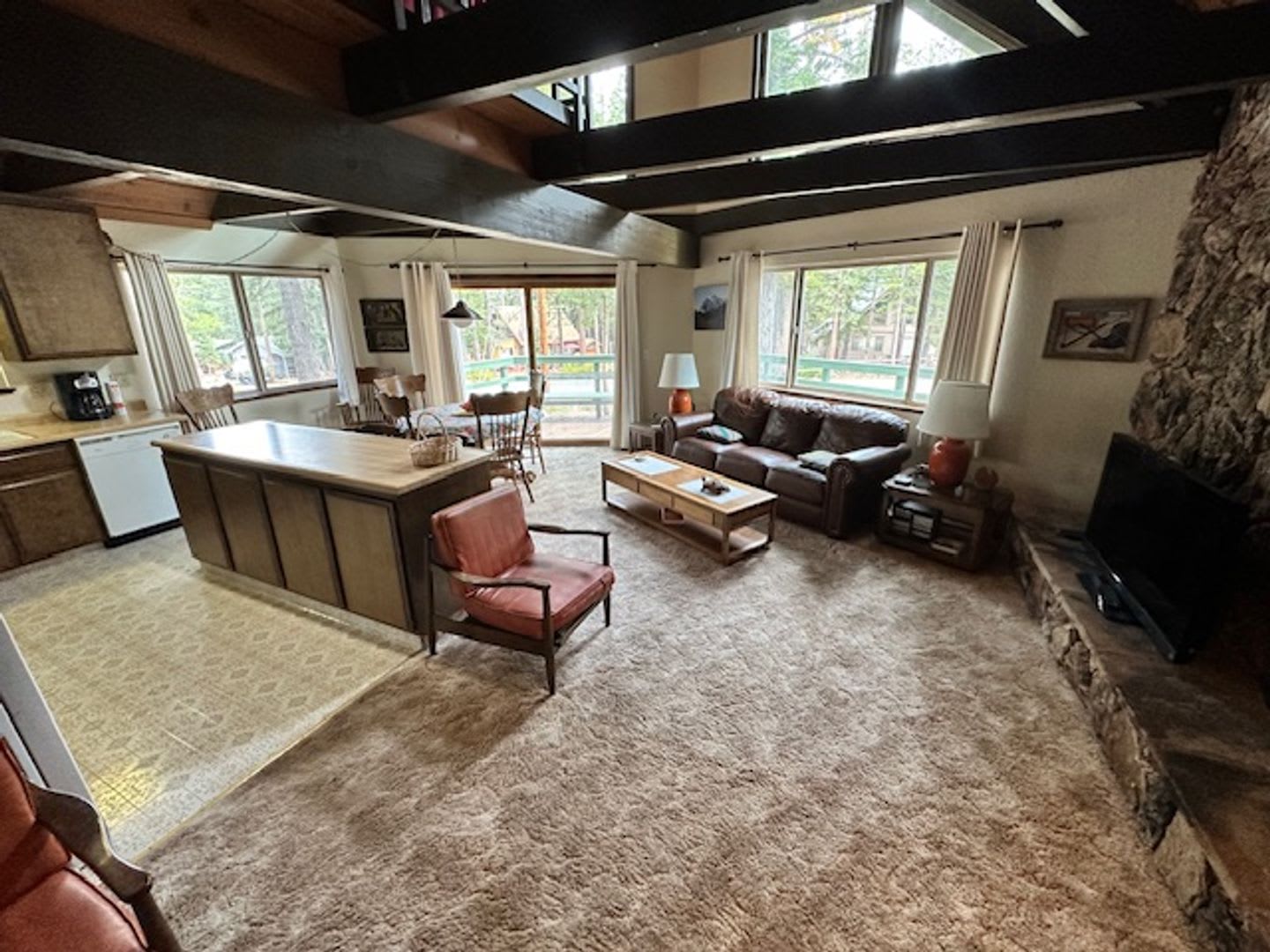 Cute single family 3Bd home available for a seasonal 3-5 month lease! Call me today to inquire!! – photo 4