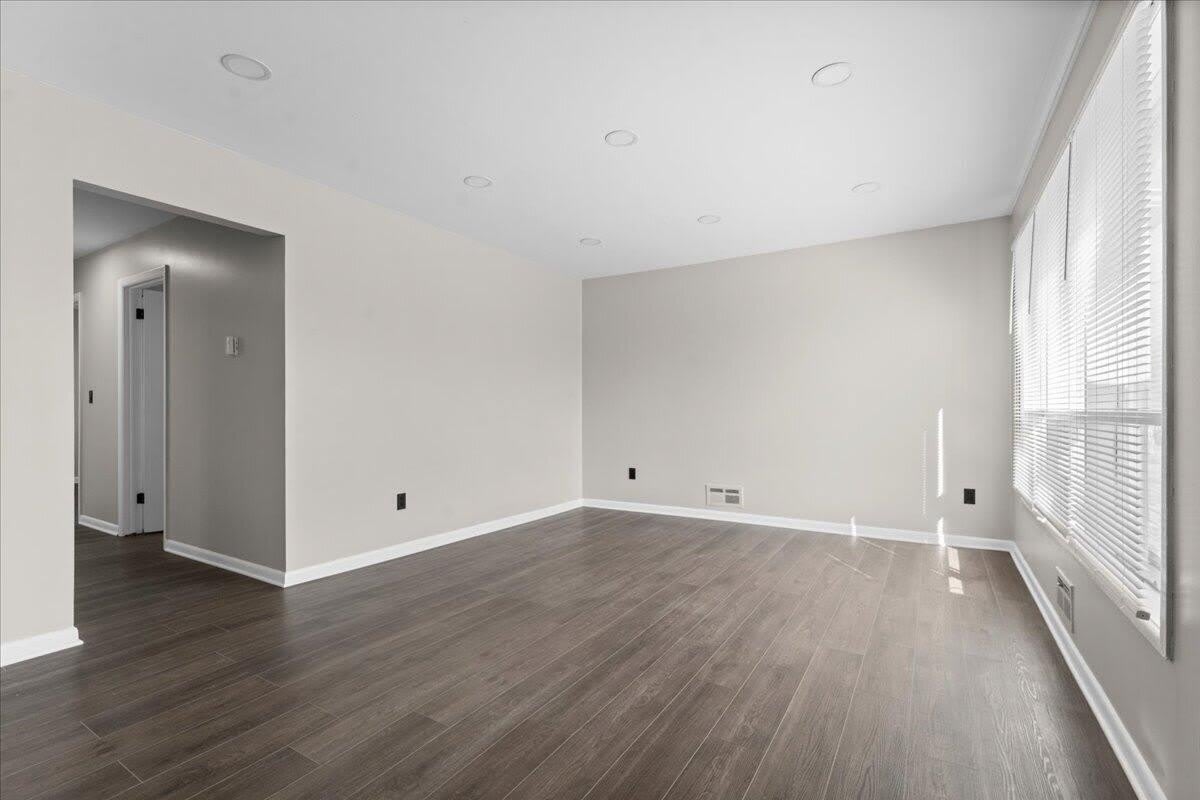 20247 Griggs Street – photo 4