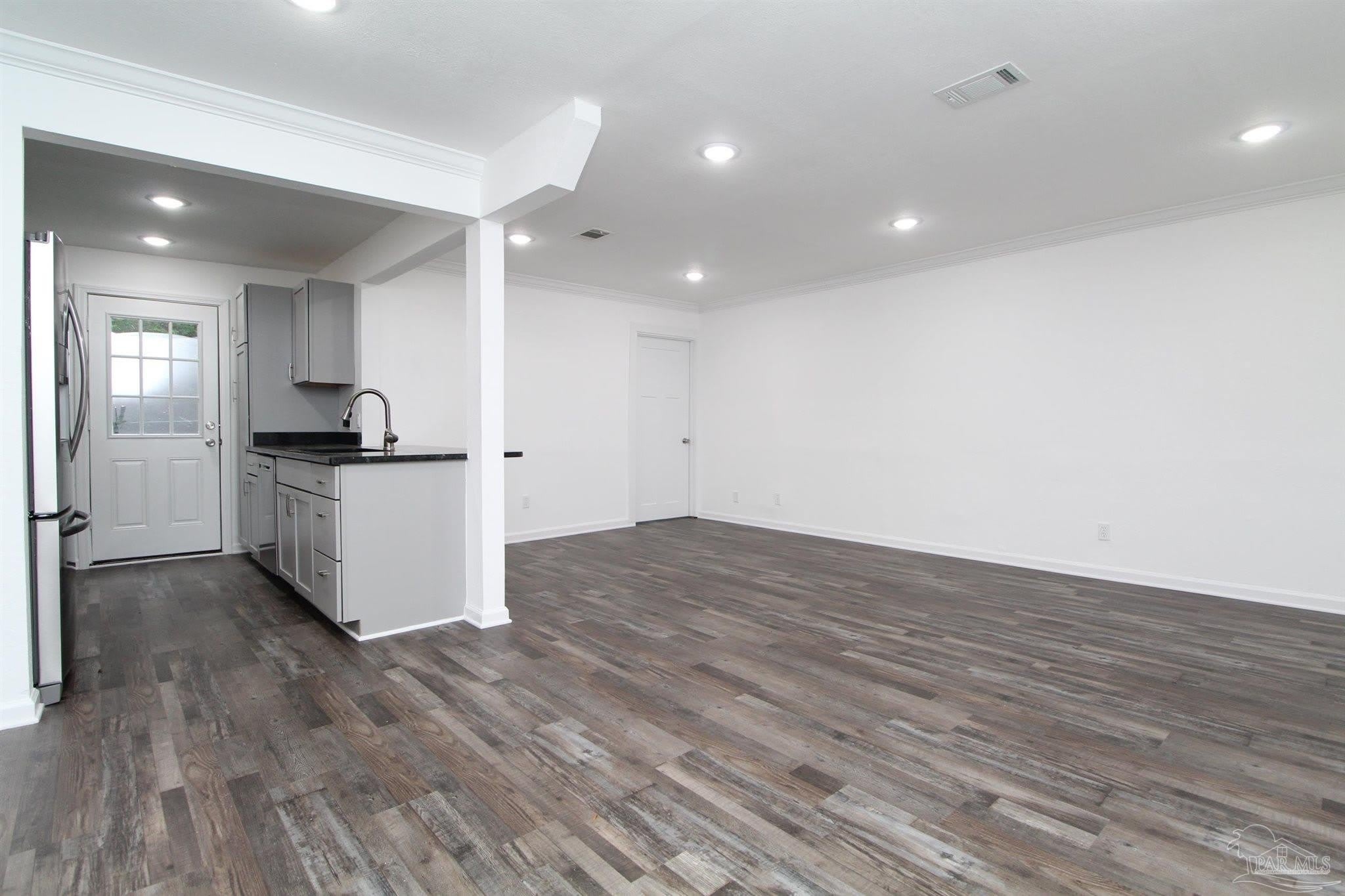 150 E Ensley St – photo 5
