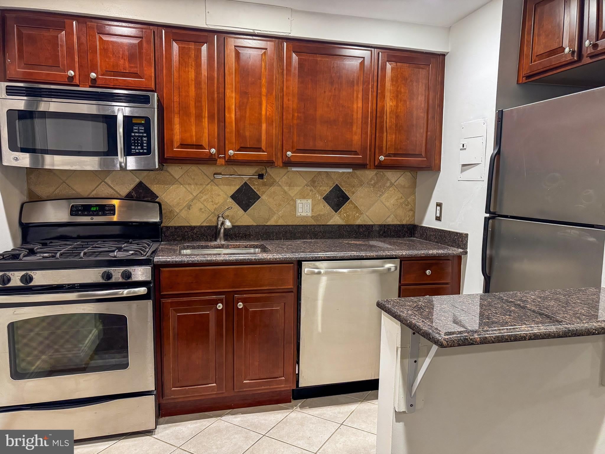 1727 MASSACHUSETTS Avenue NW – photo 2