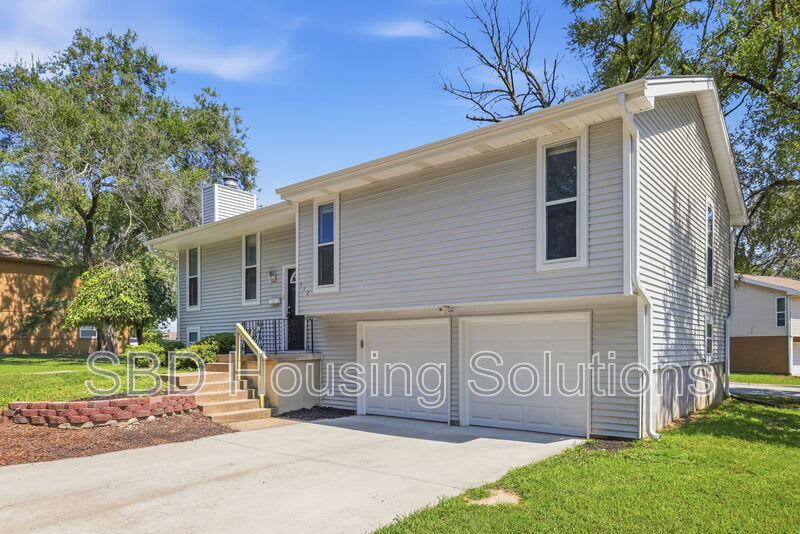 512 NE Weathervane St – photo 2