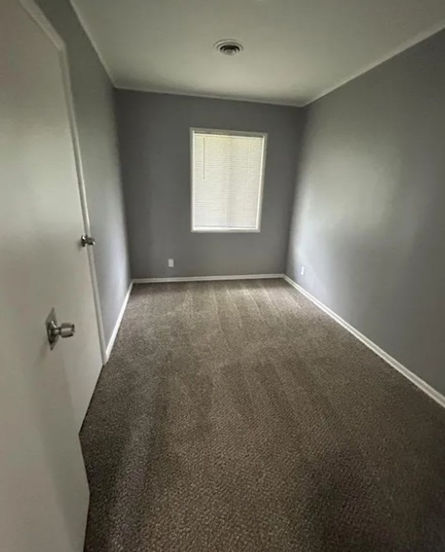 For Lease – photo 5