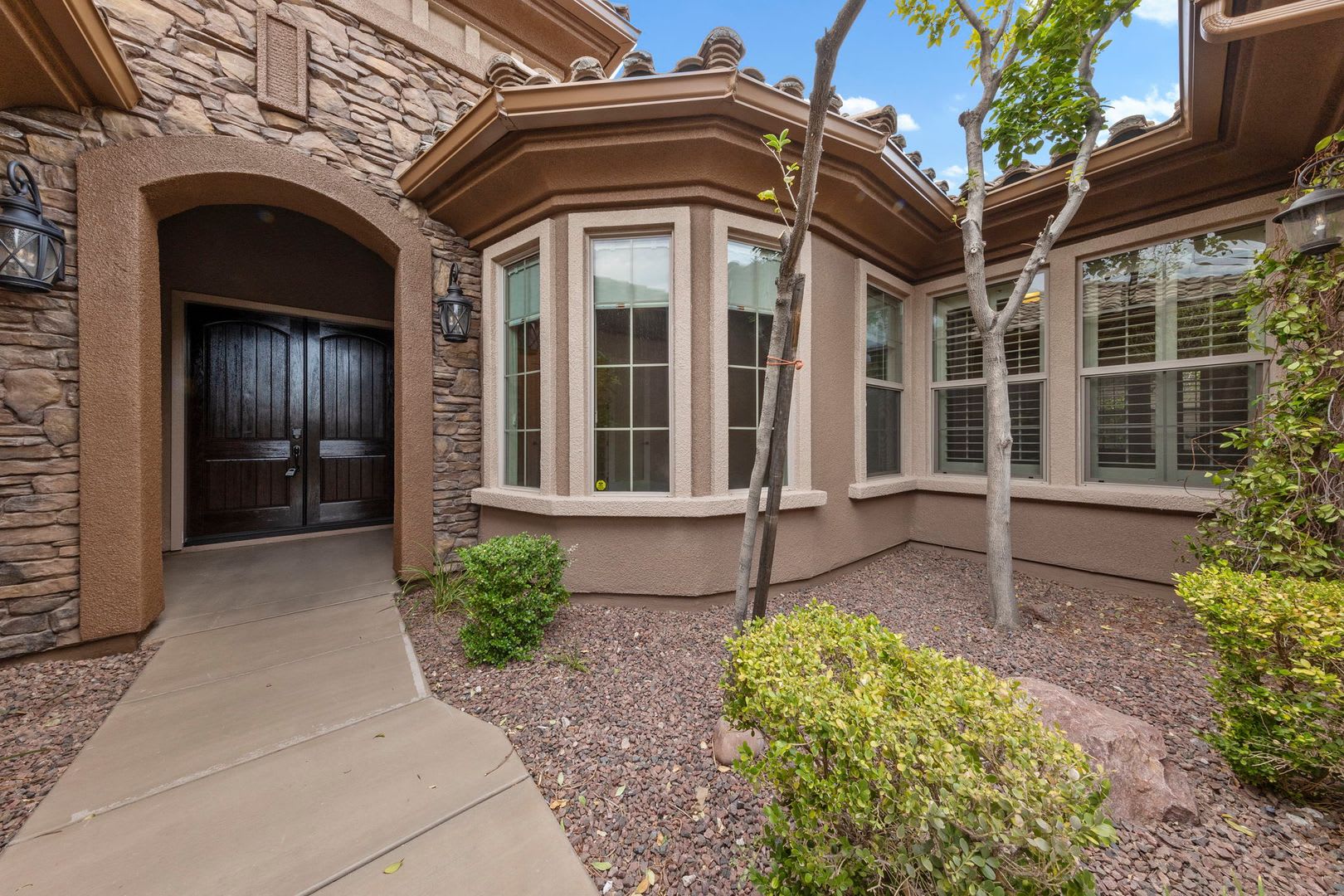 Luxurious Single Story Estate In Guard Gated Club At Madeira Canyon With Stunning Designer Finishes And Private Backyard Pool Retreat – photo 1
