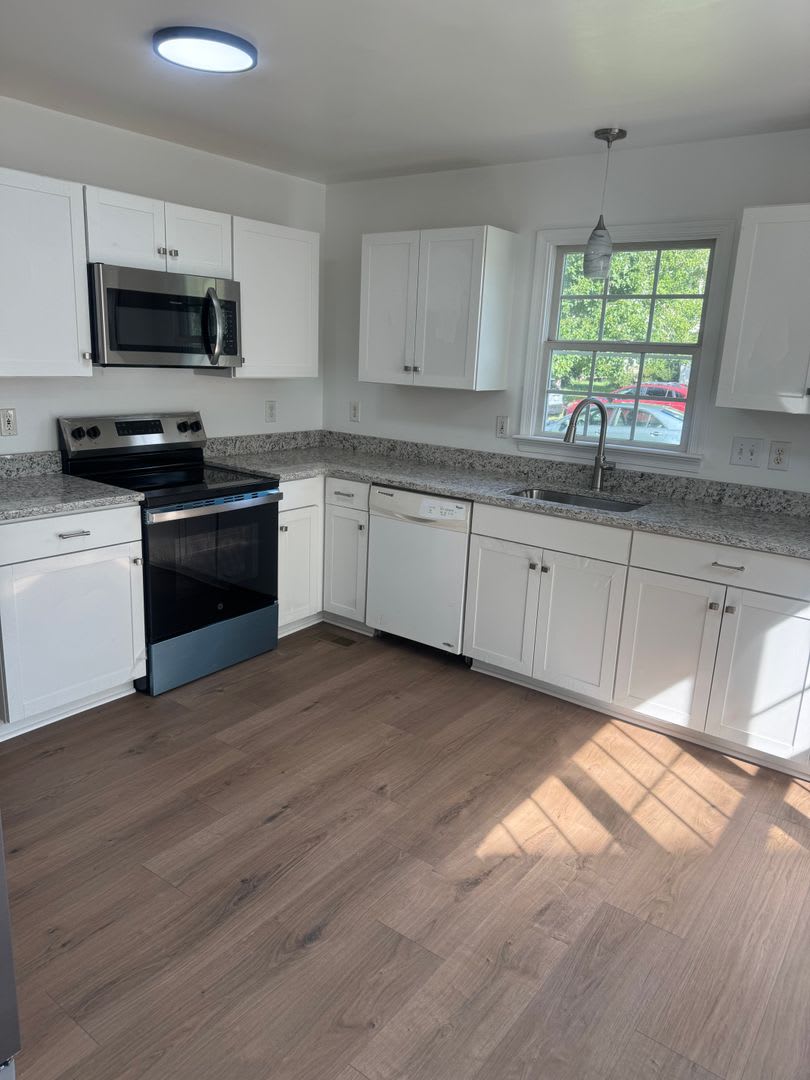 Stunning Colonial in Avery Green(Twin Hickory) Available for Immediate Occupancy!! – photo 3