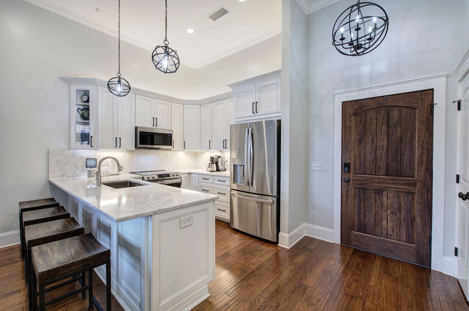 Beautifully Furnished 2/2 Apartment on Broad St- $2,875 – photo 5
