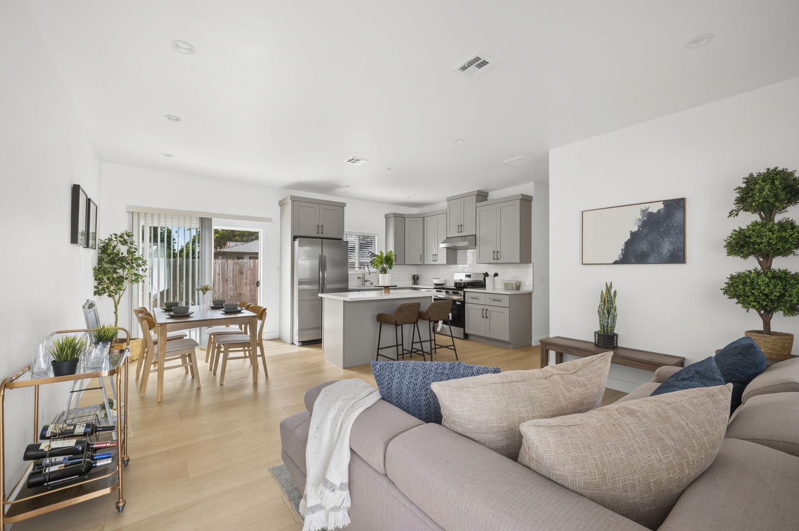 Showing Times: to schedule a viewing, please contact us – photo 4