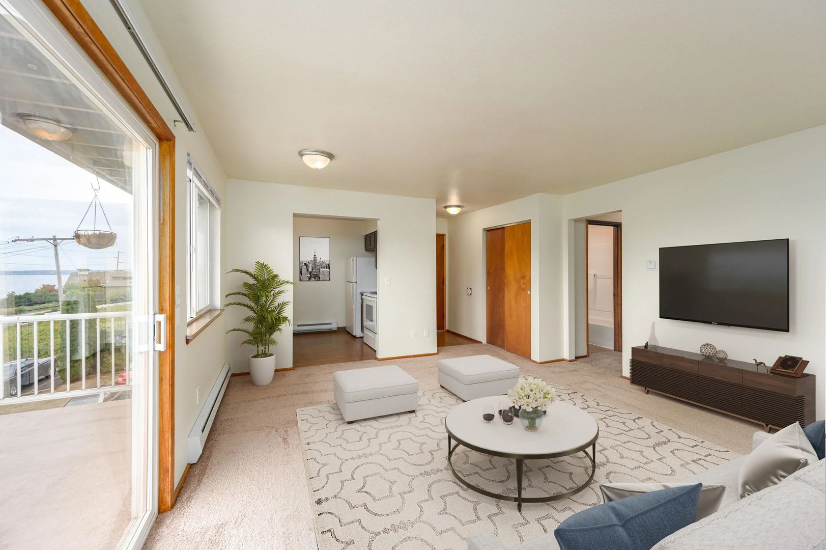2 Bed, 1 Bath- Bay view apartment near Fairhaven and Boulevard Park – photo 5