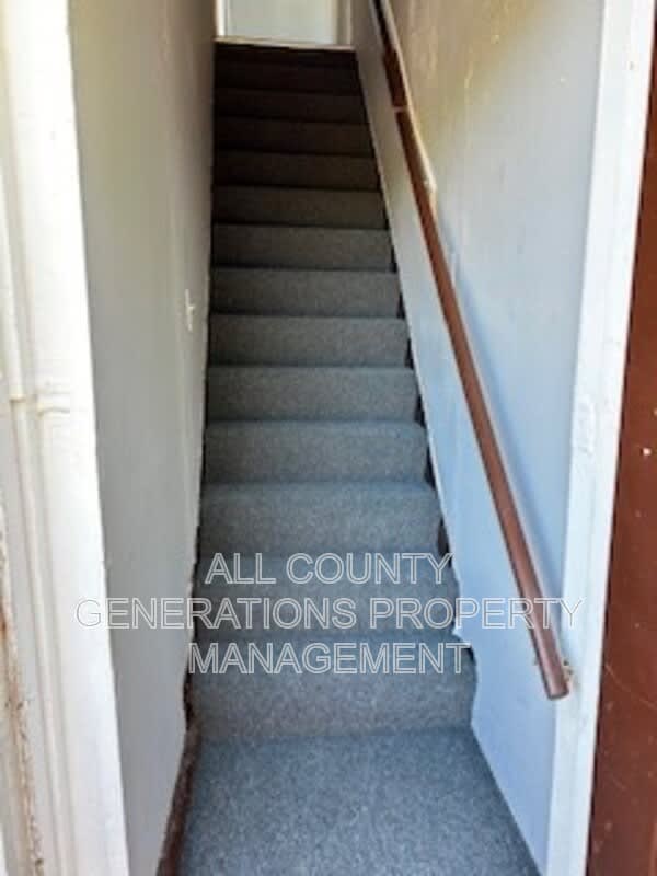 778 Yale St Up – photo 2