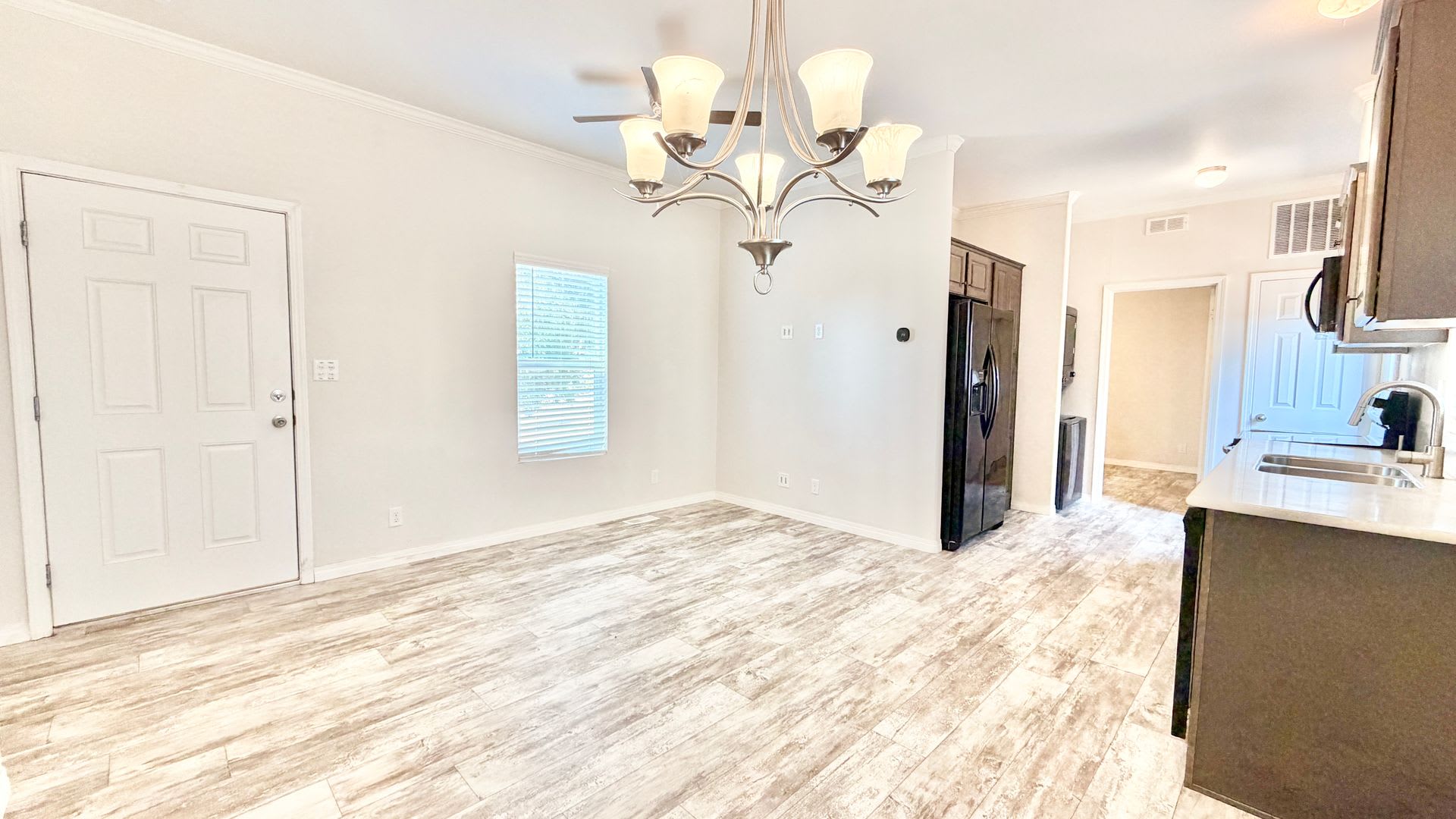 Beautiful Standalone Guest Home With Balcony Deck Private Yard Space Located On A One Of A Kind Fully Fenced Gated Private Property In Fallbrook – photo 3