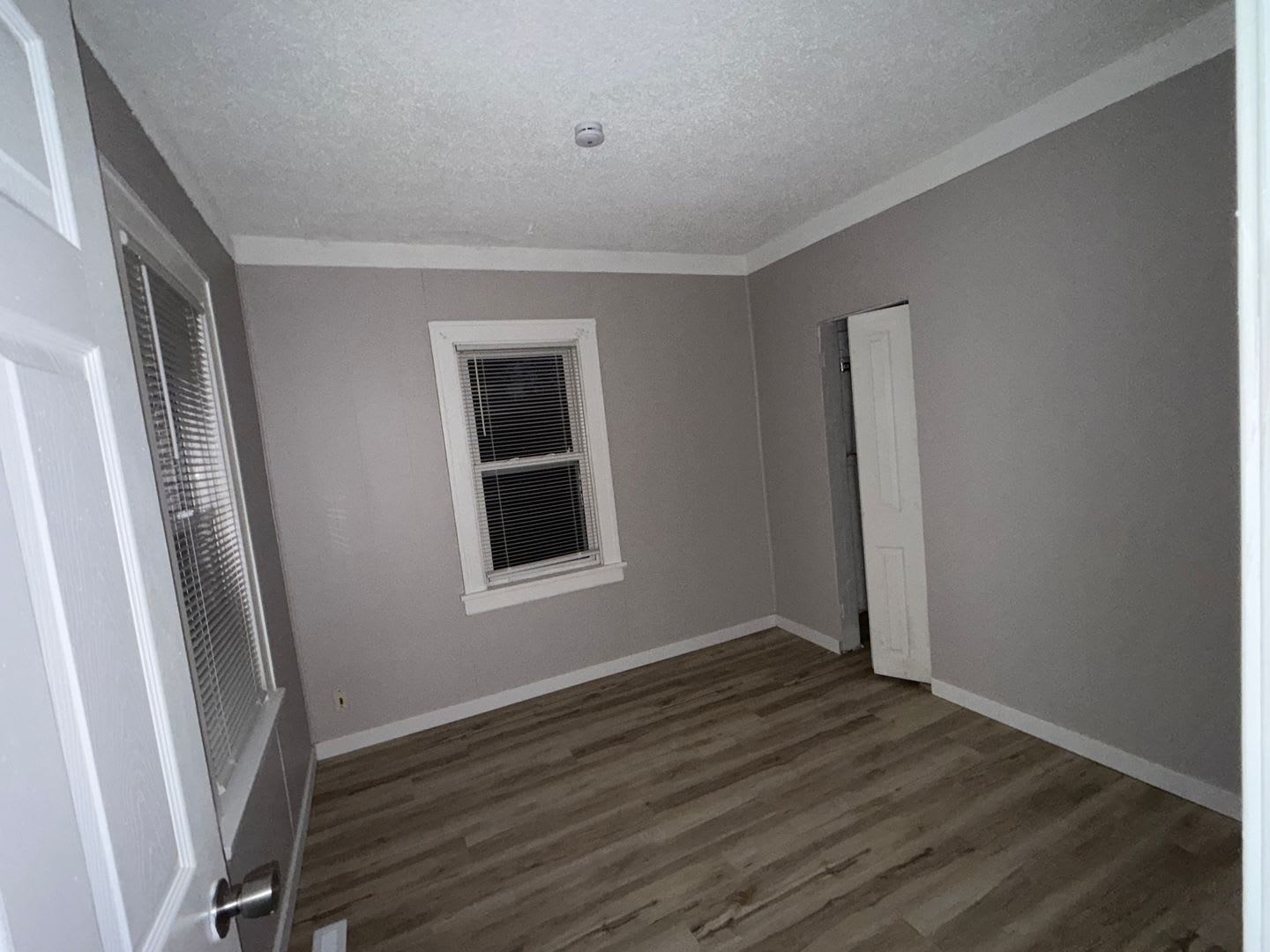Spacious 3 Bedroom 1 Bath house in Crystal! – photo 3