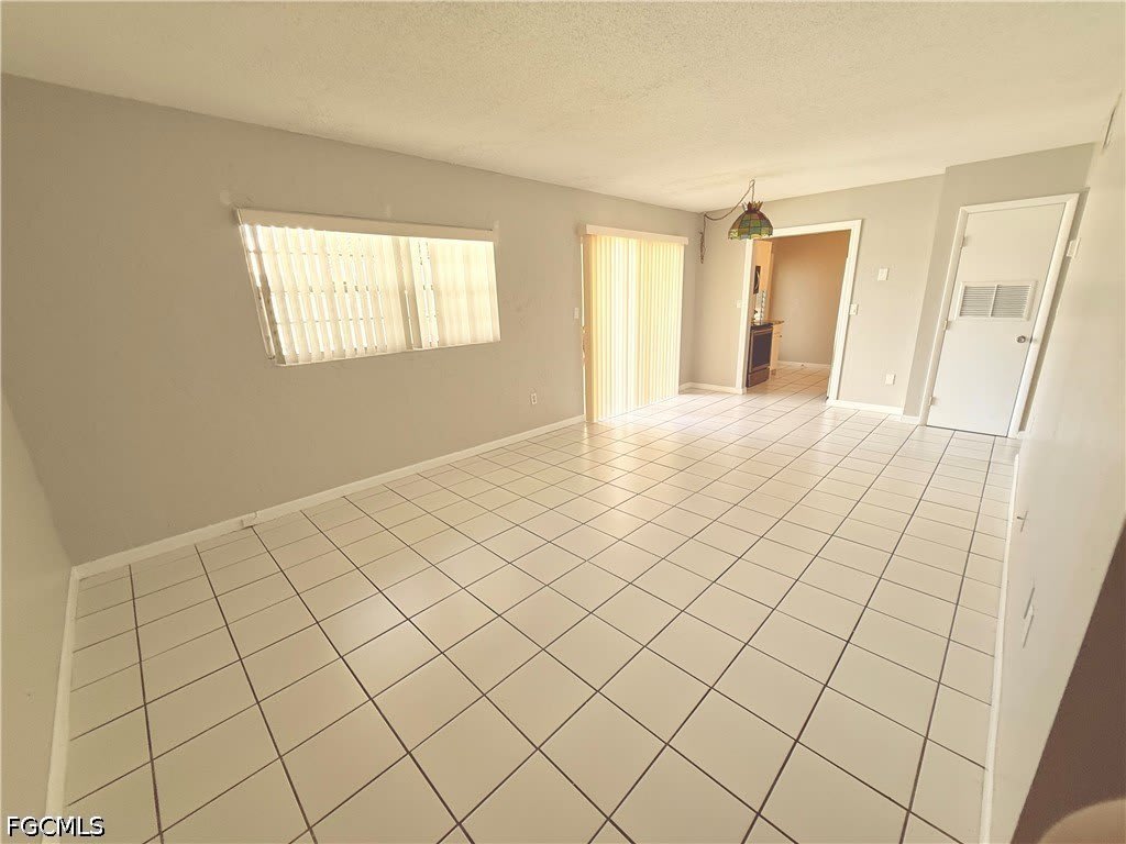 4923 Vincennes Court – photo 3