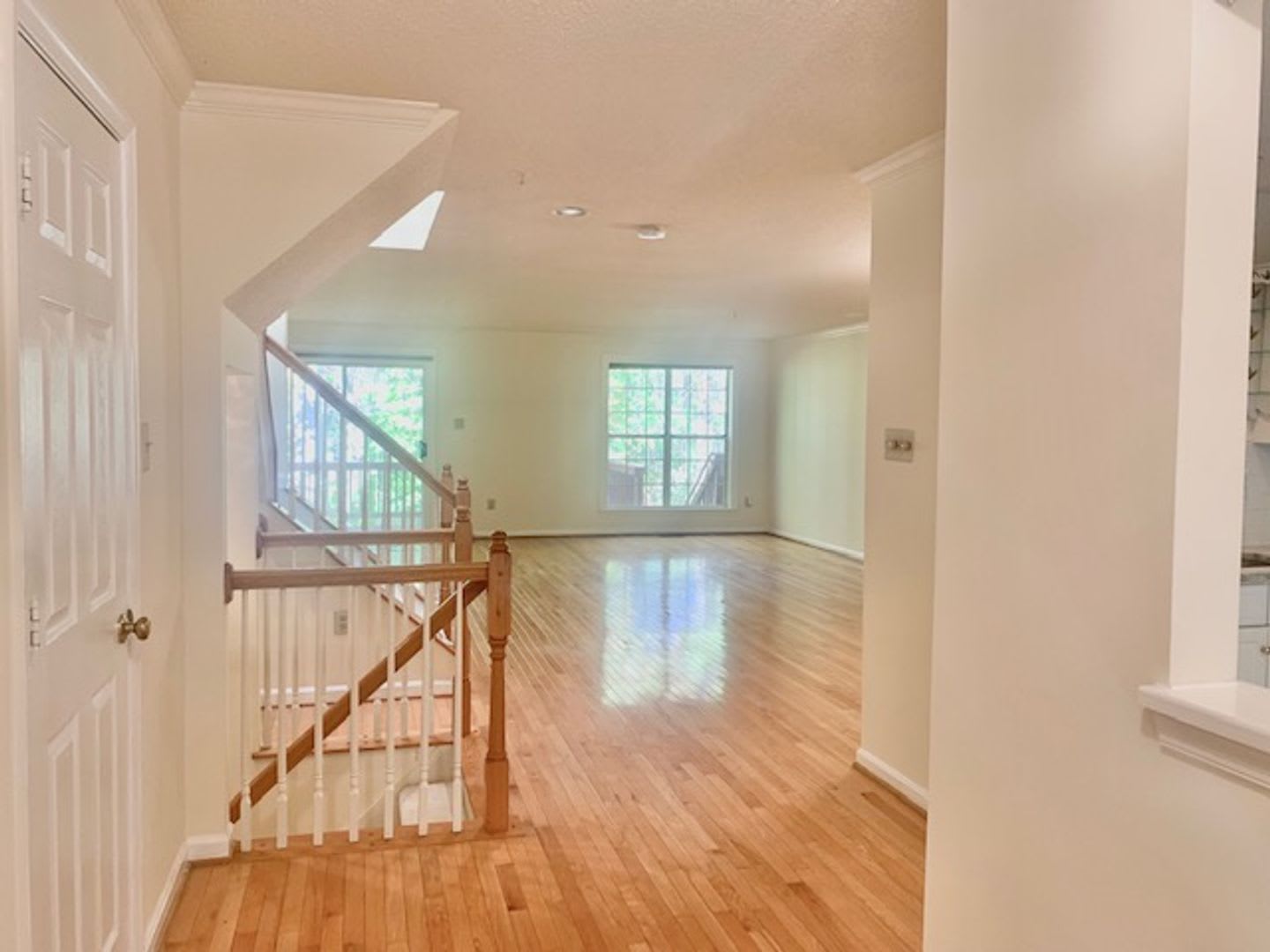 Spacious and bight 3 BR 3.5 BA beauty – photo 3