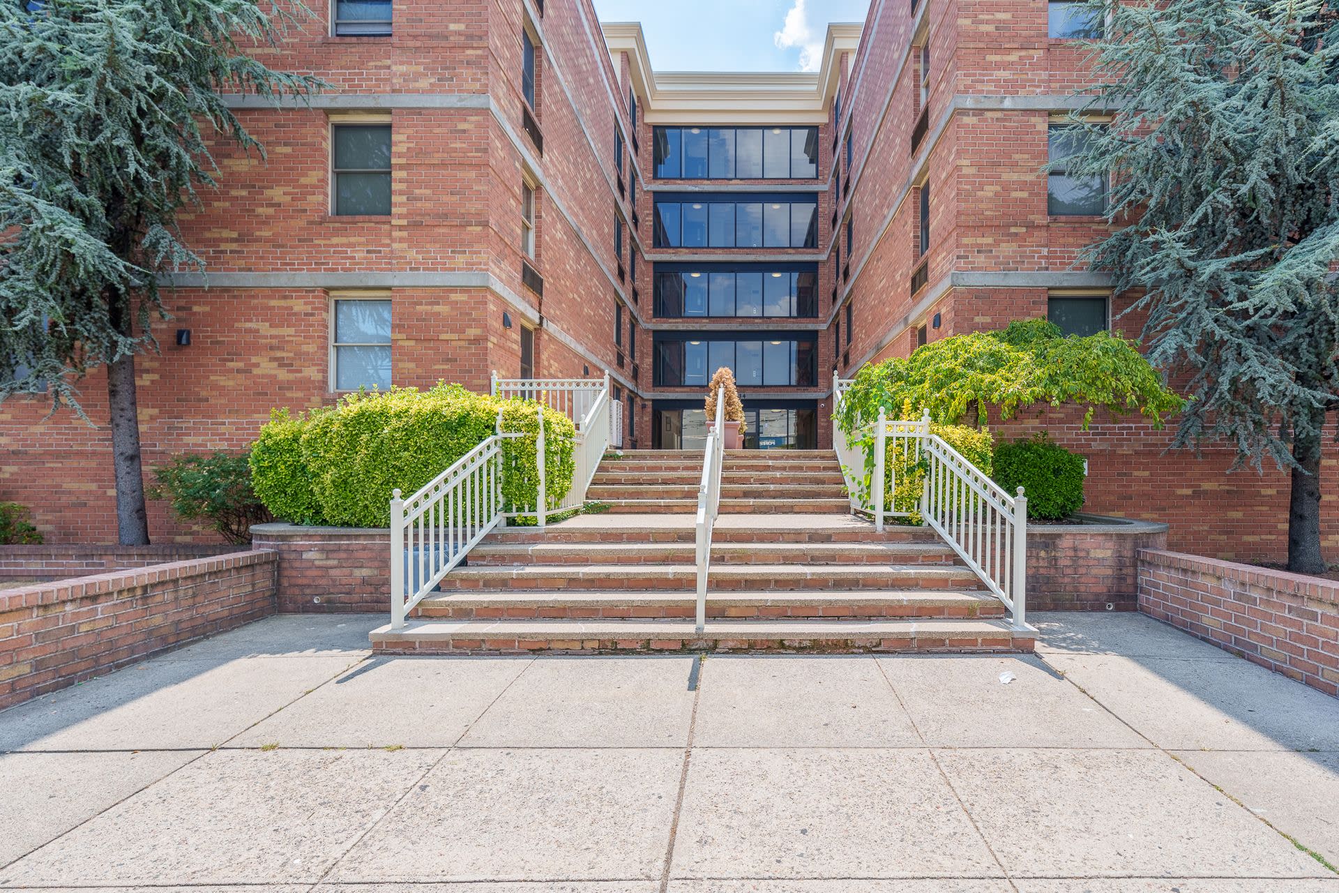 Peninsula Court Apartments – photo 3