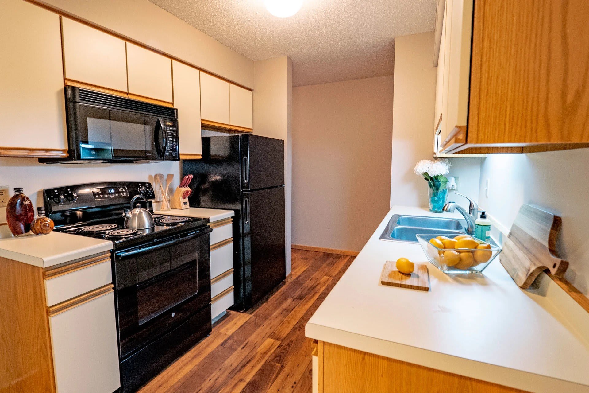 Plymouth Square At 37Th Apartments – photo 2