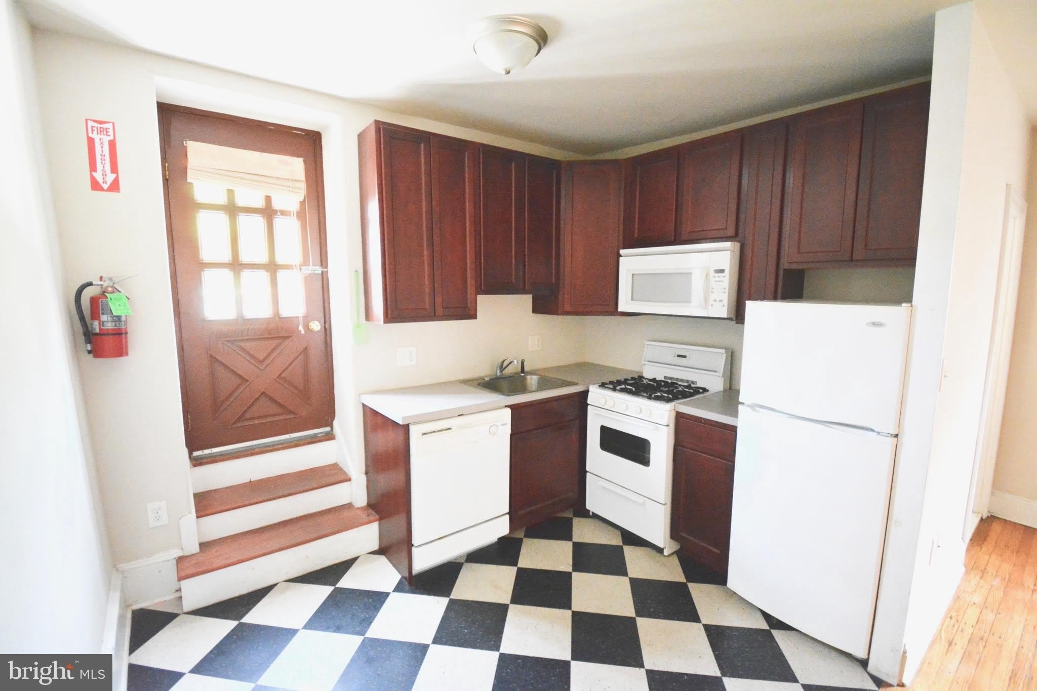 247 W HANSBERRY Street – photo 3