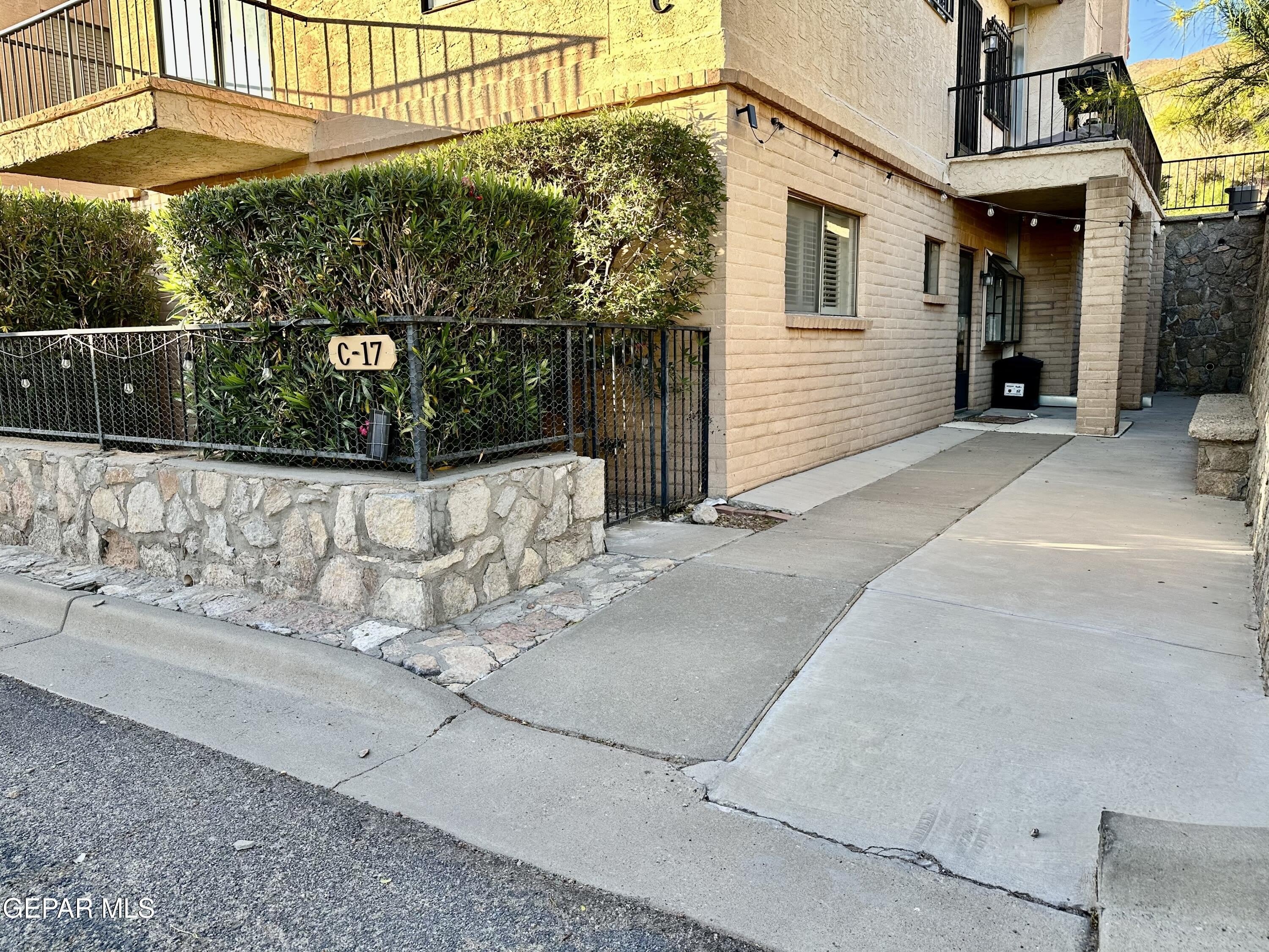 4614 N Stanton Street – photo 2