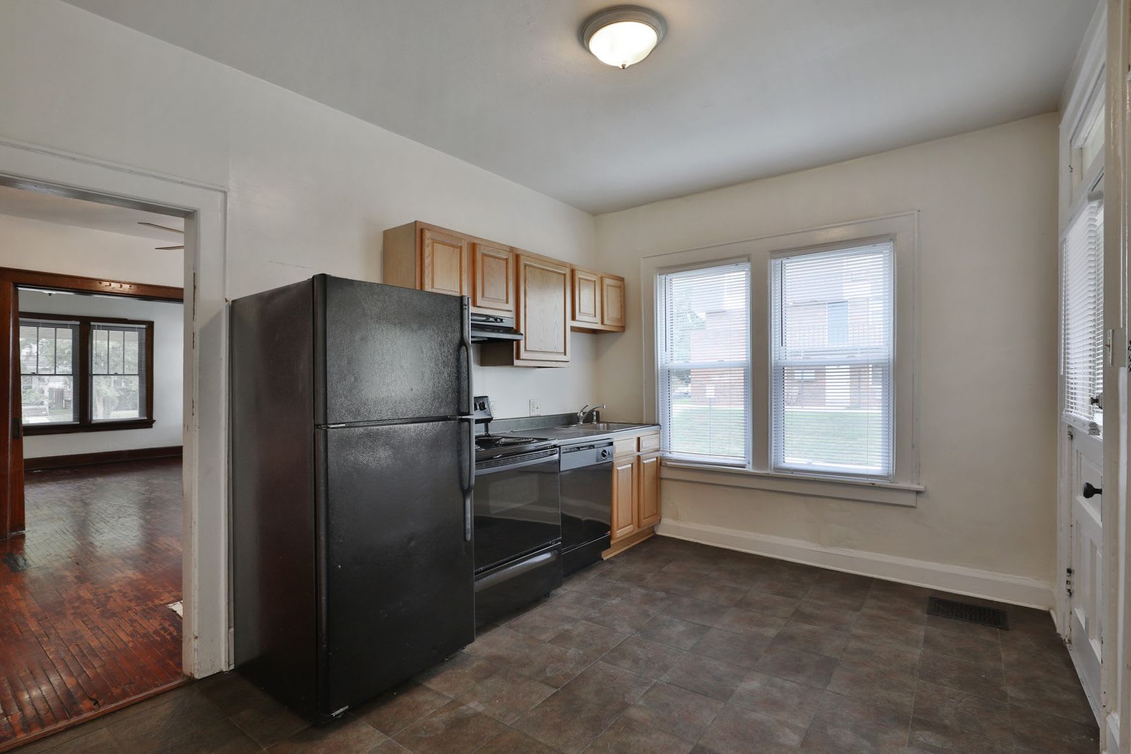 Awesome House For Your Large Group Huge House With 3 Floors 3 Kitchens 3 Bathrooms Awesome Indoor Outdoor Space Great For Osu Game Days – photo 5