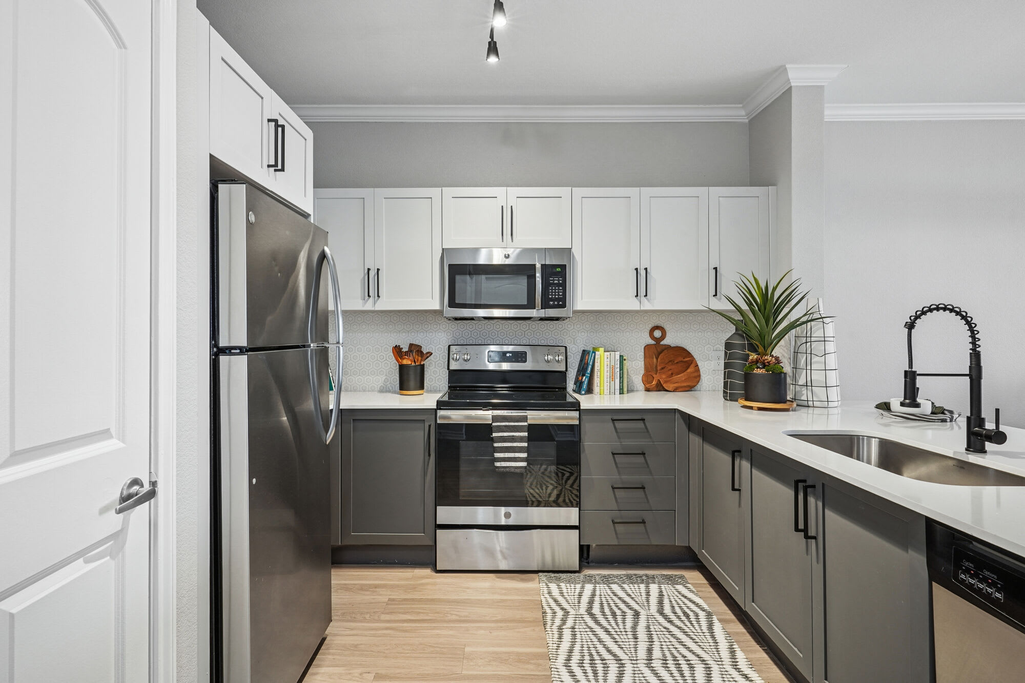 Neo At Midtown Apartments – photo 2