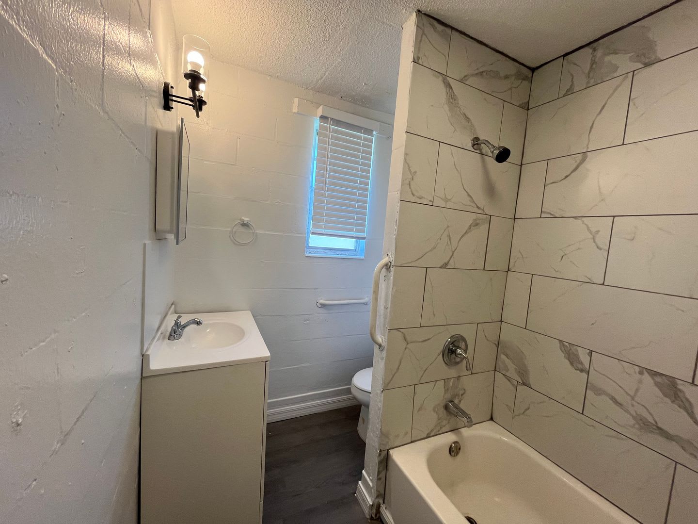 Newly Renovated 2 Bedroom Brick Apartment near Downtown Live Oak – photo 5