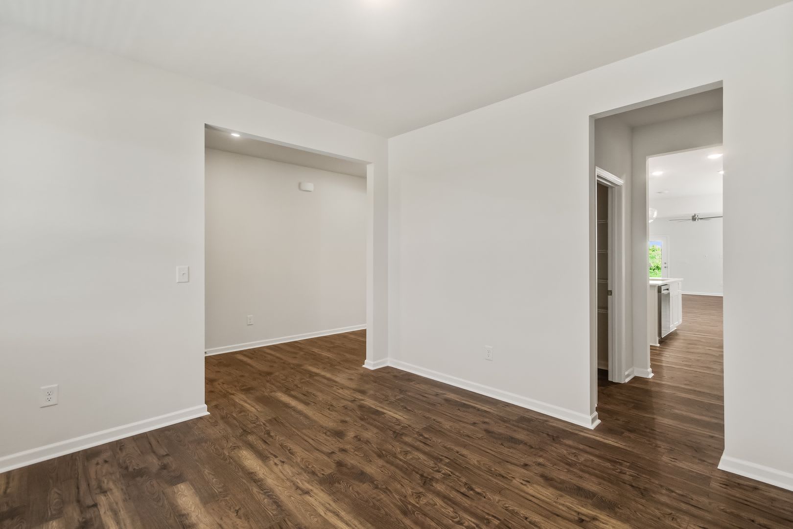 NEWLY BUILT 4 BEDROOM HOME IN HALTON OAKS WITH RESORT STYLE AMENITIES – photo 5