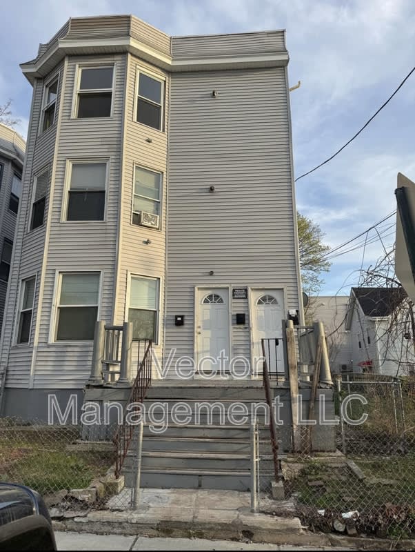 34 Wolcott Street – photo 1