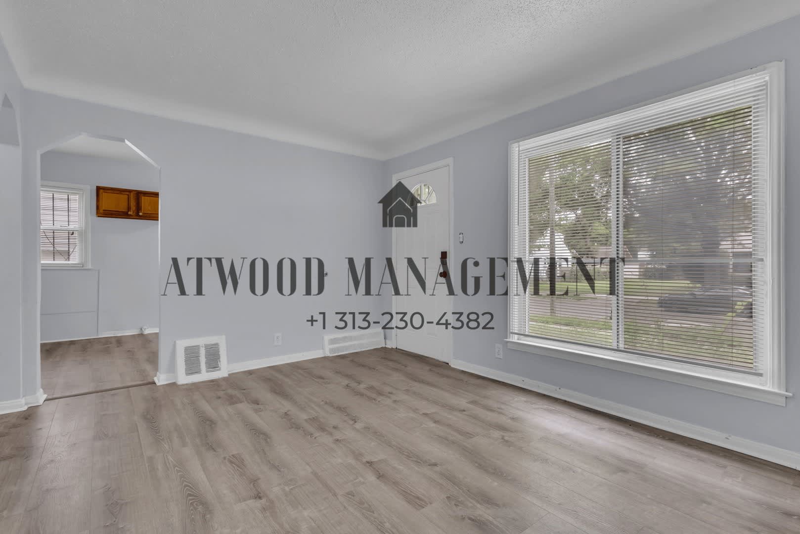This beautifully updated 3-bedroom, 1-bath single-family home is ready for move-in! – photo 3