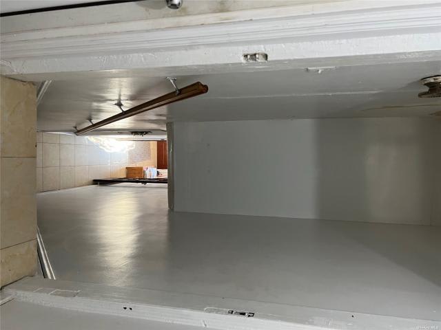 94-25 54 Avenue – photo 2