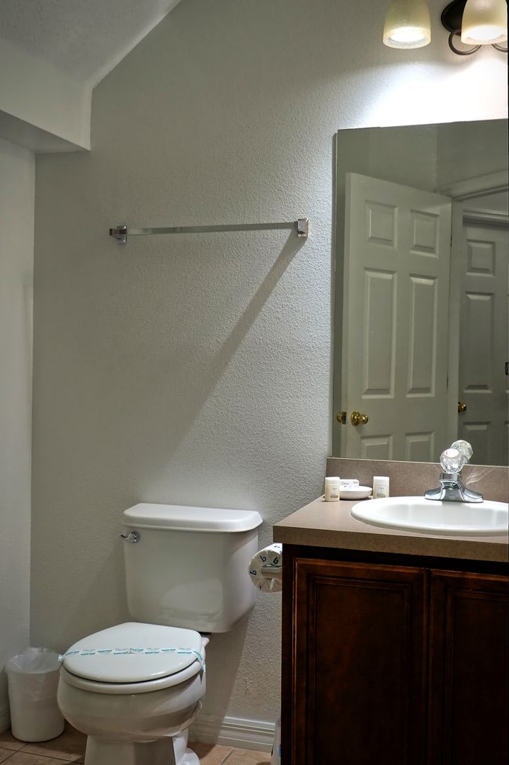 Gorgeous Furnished Townhome Close to Disney Available Now!! – photo 3