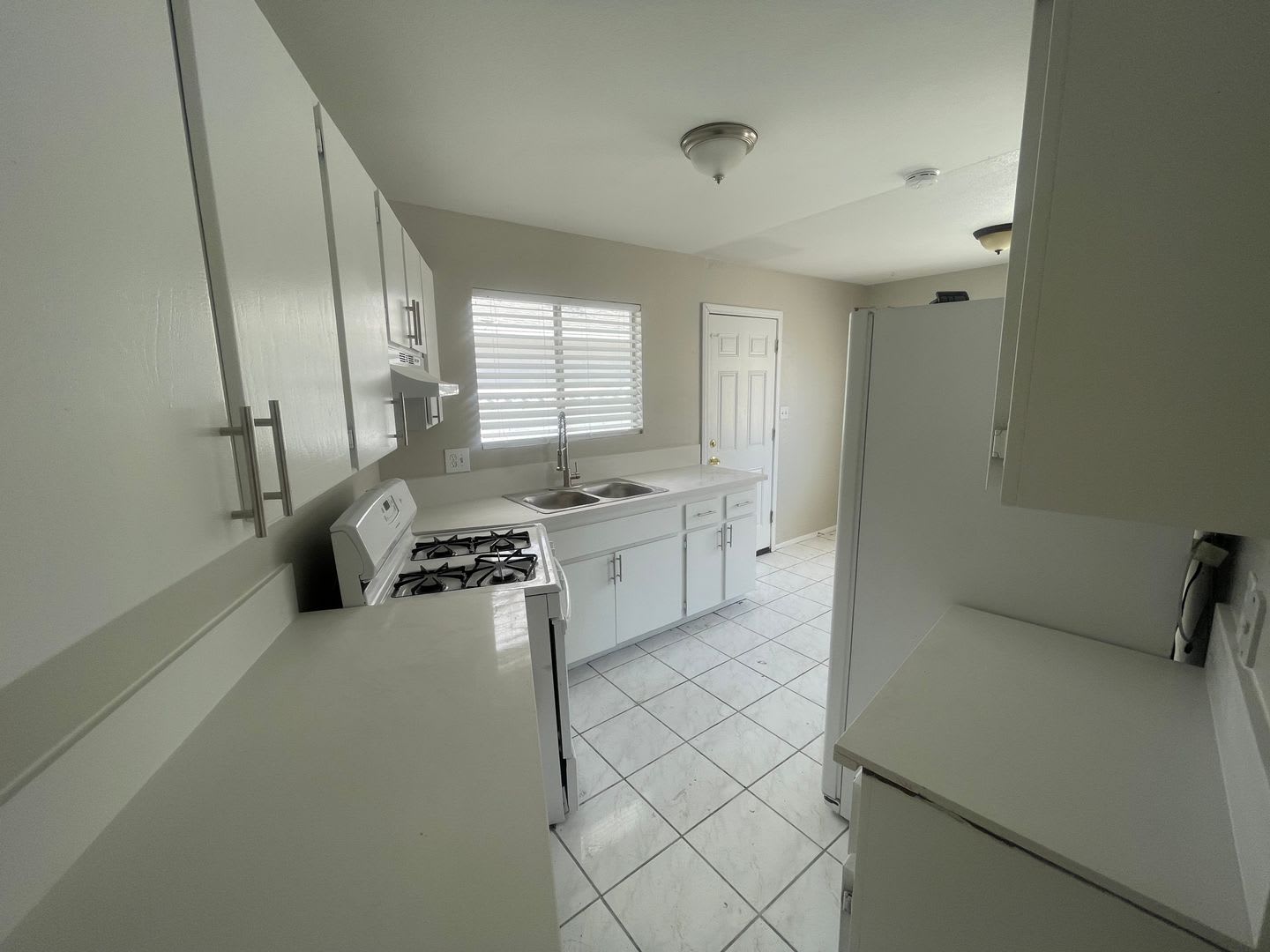 FULLY REMODELED 3 BEDROOM, 1 BATHROOM HOUSE – photo 4