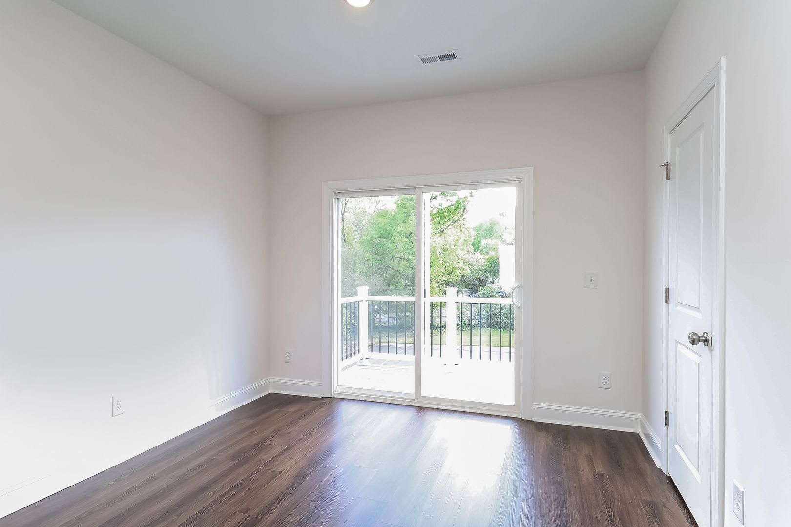 3-Bedroom, 3.5 Bath Townhome for Rent in Charlotte, NC – photo 4