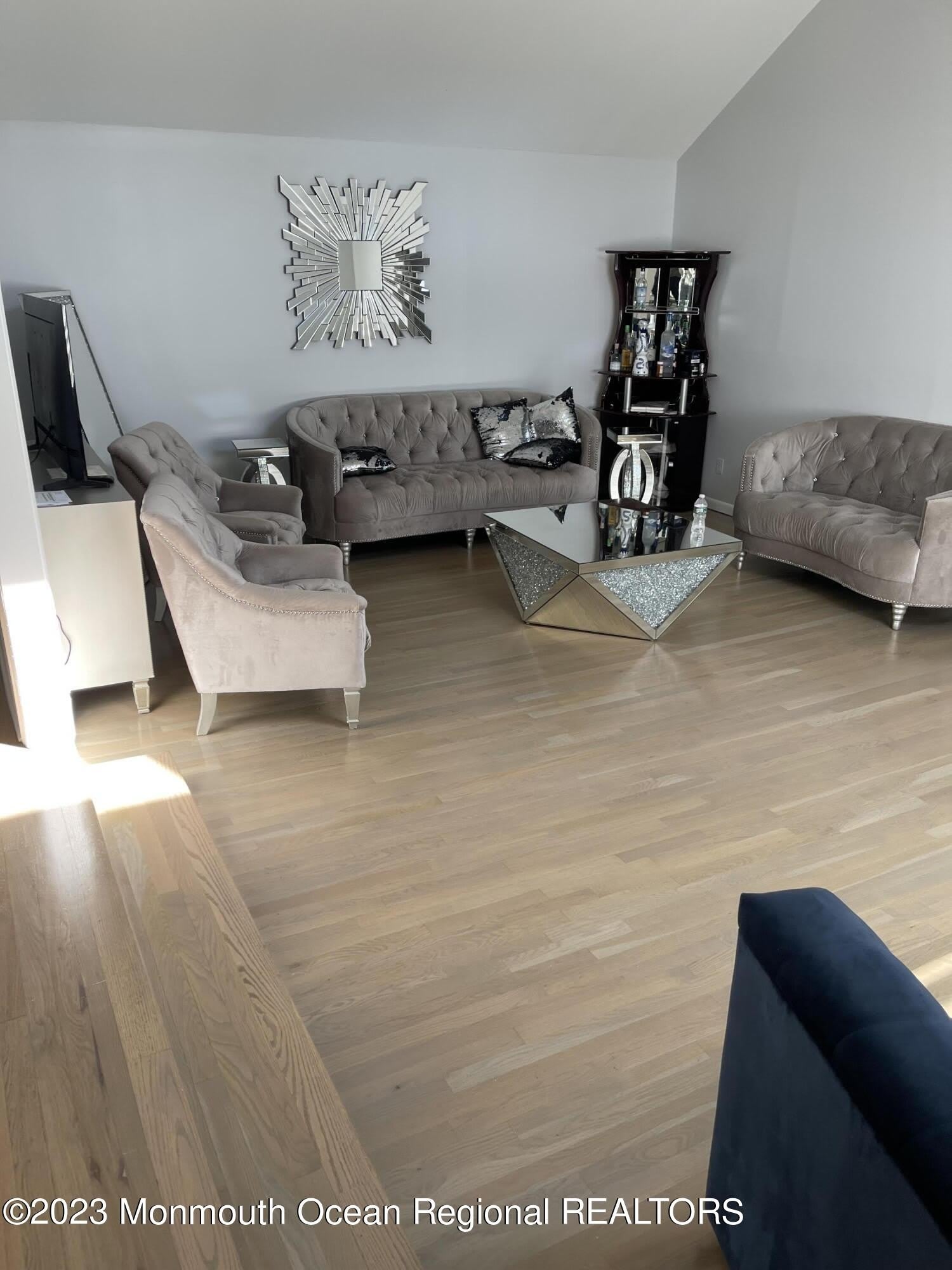 8 Dwight Drive – photo 3