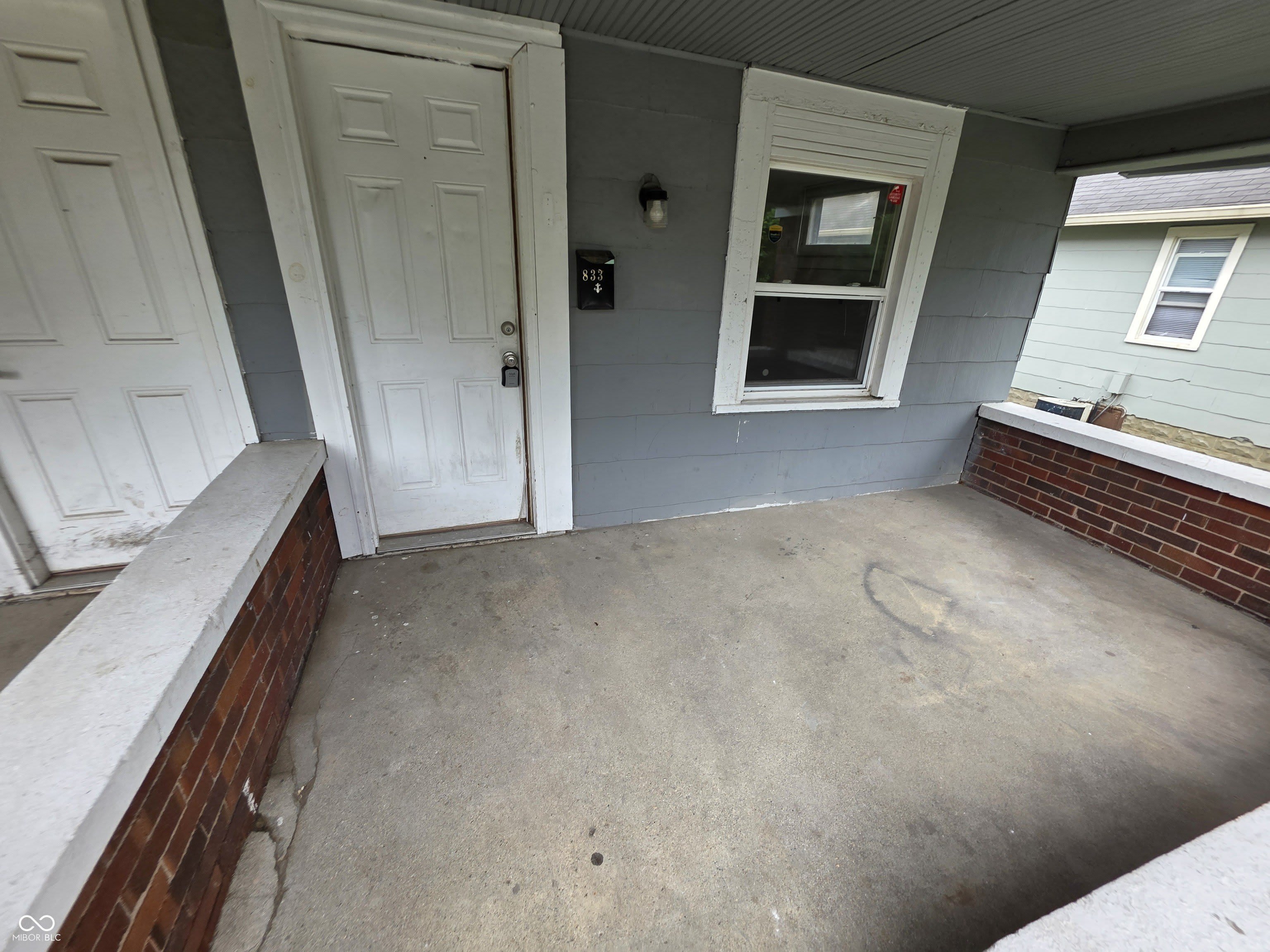 833 N Gladstone Avenue – photo 3