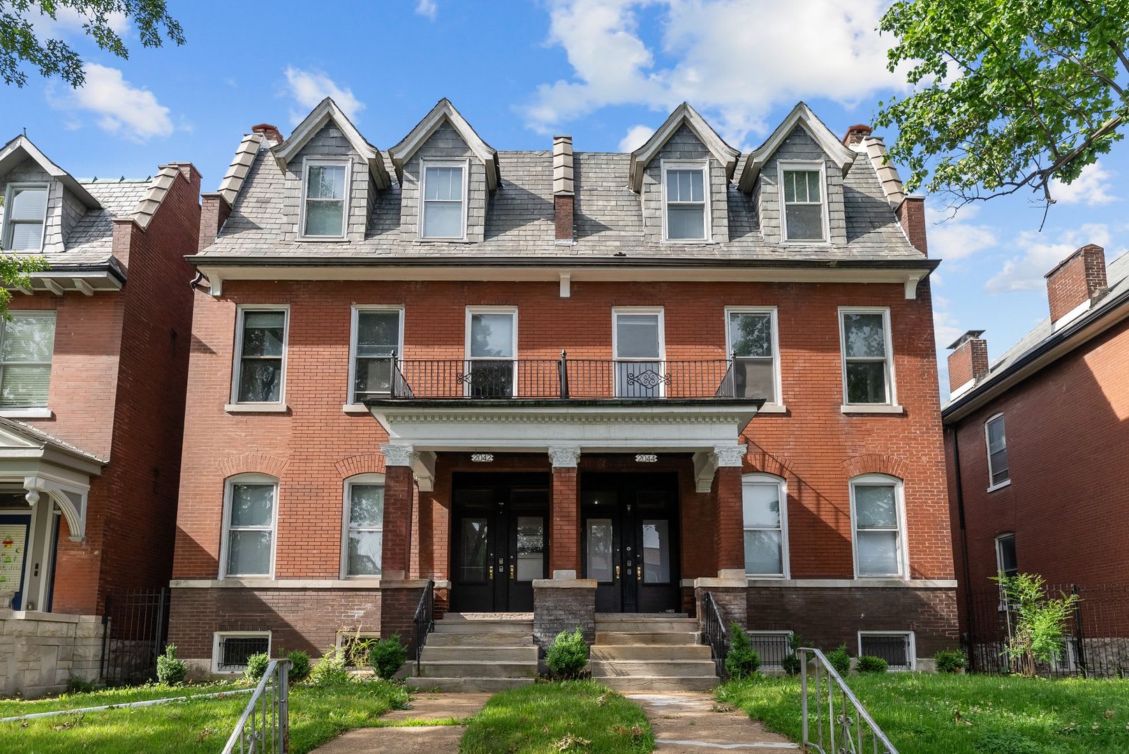 2042-2044 RUSSELL BLVD – photo 1