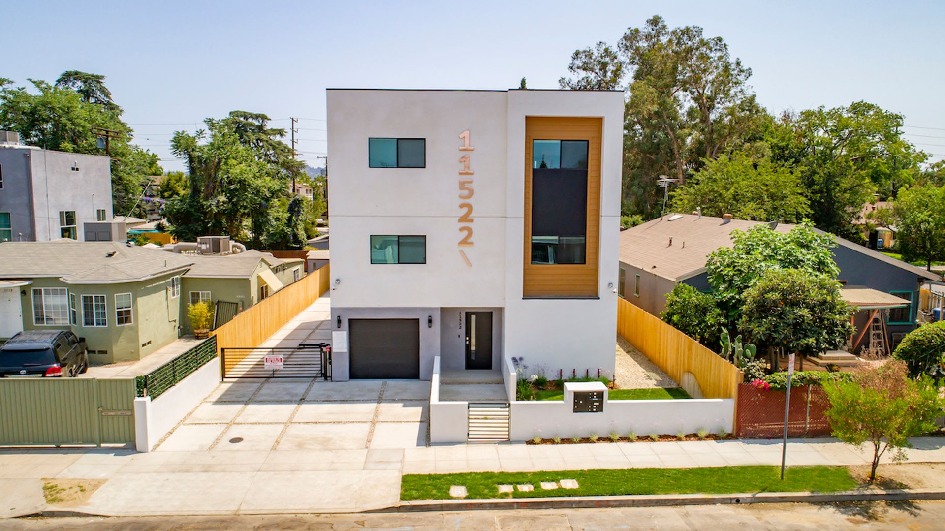 11522 Emelita Street – photo 1