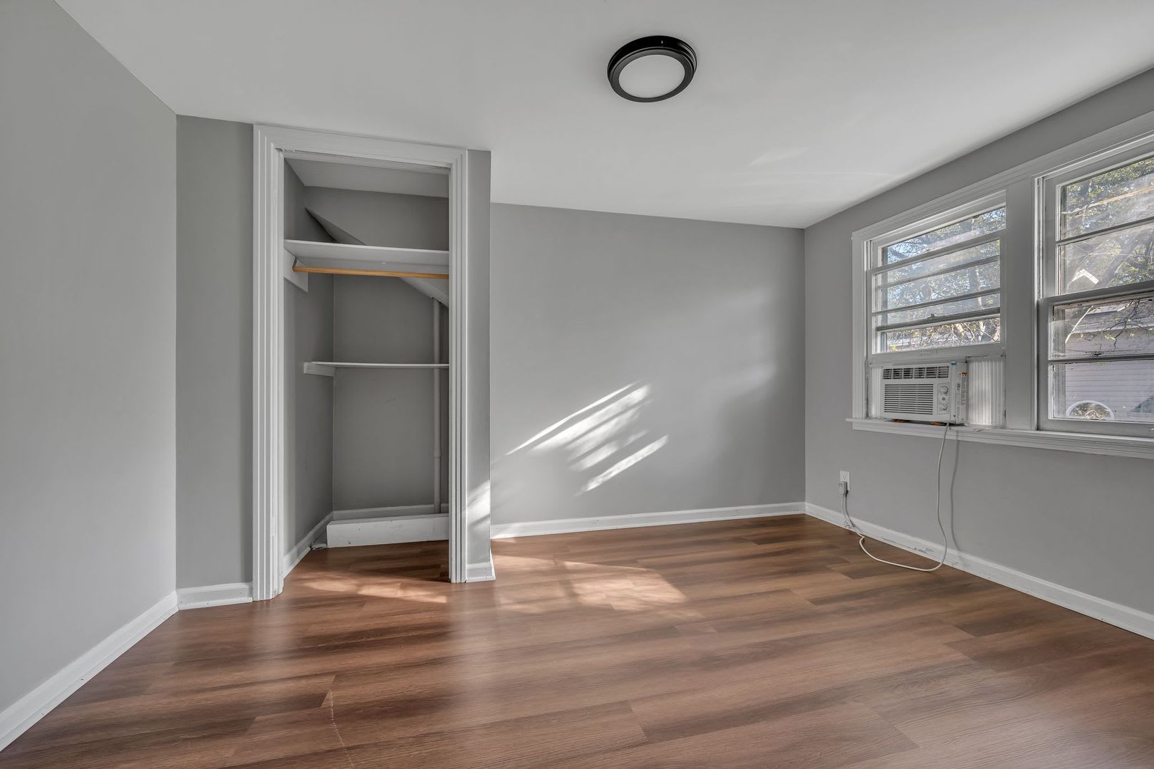 2bed 1bath Duplex – photo 2