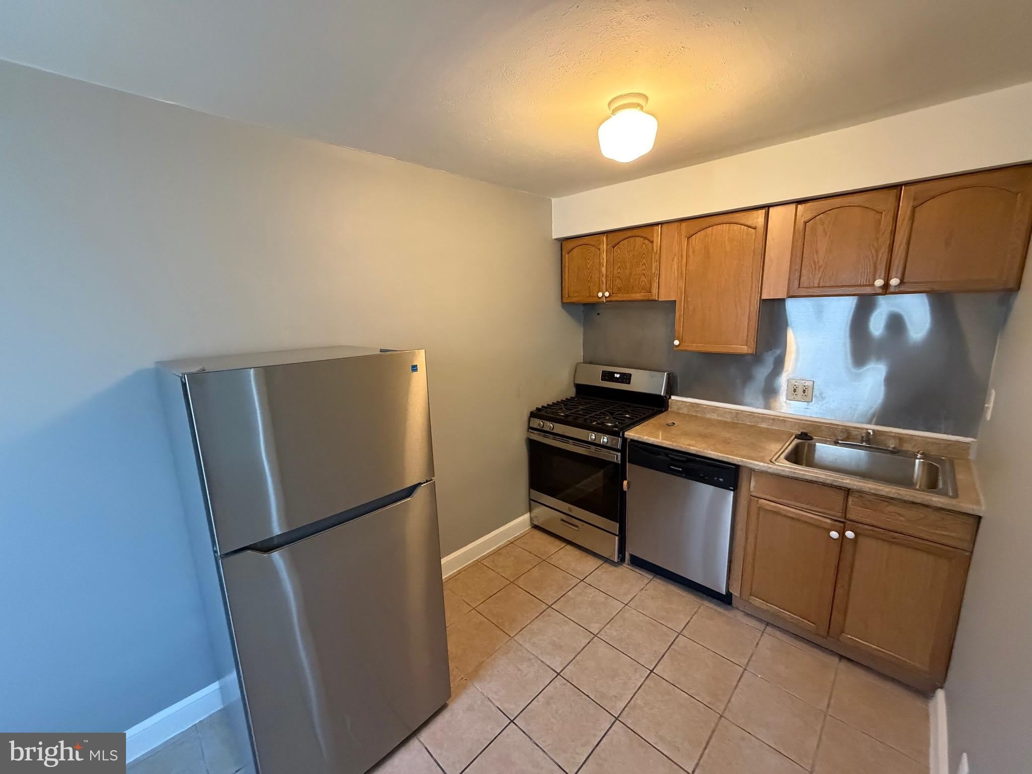 3021 TYSON Avenue – photo 5