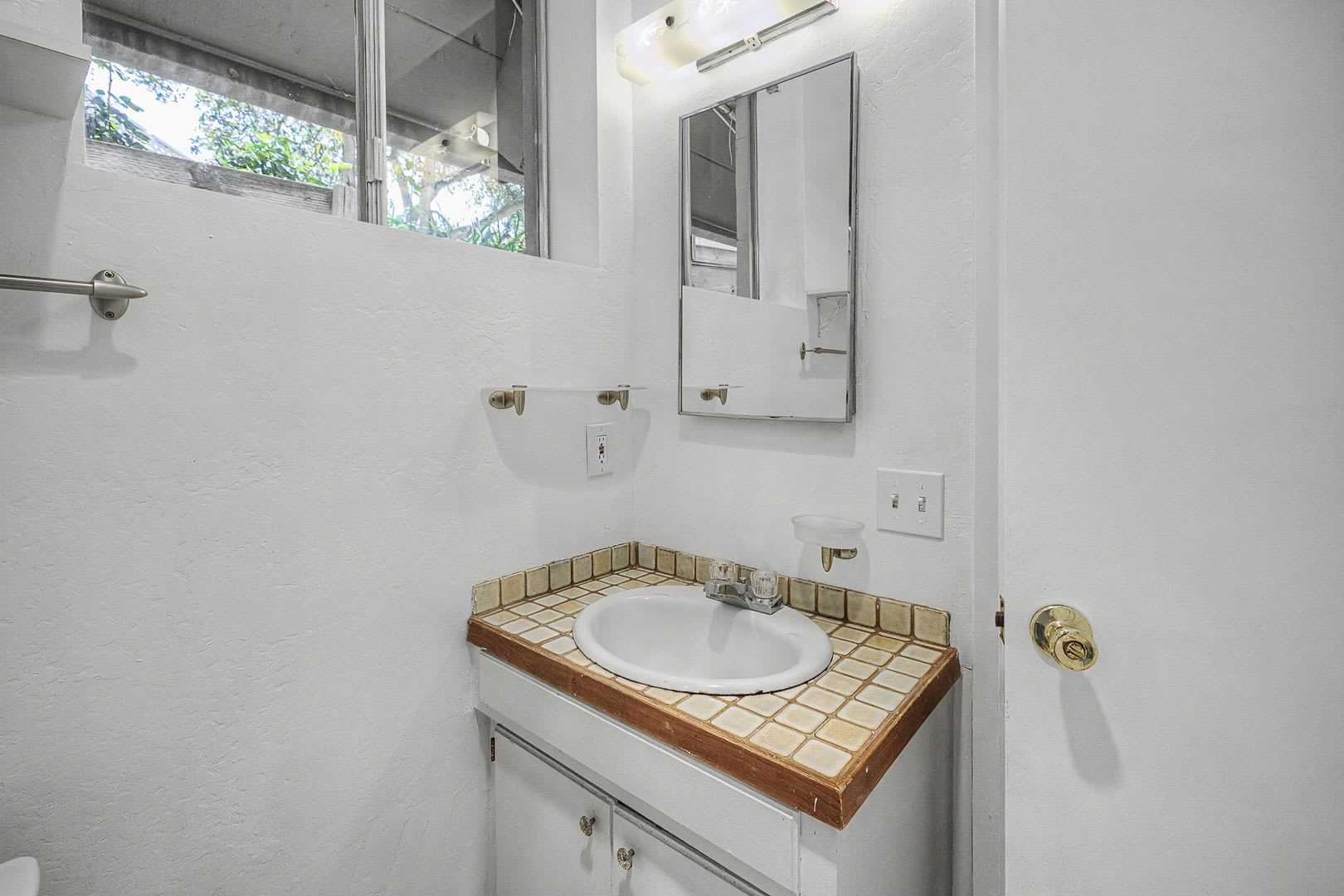 Sunny Carmel Valley Guest House (Lower Level of Main House) – photo 4