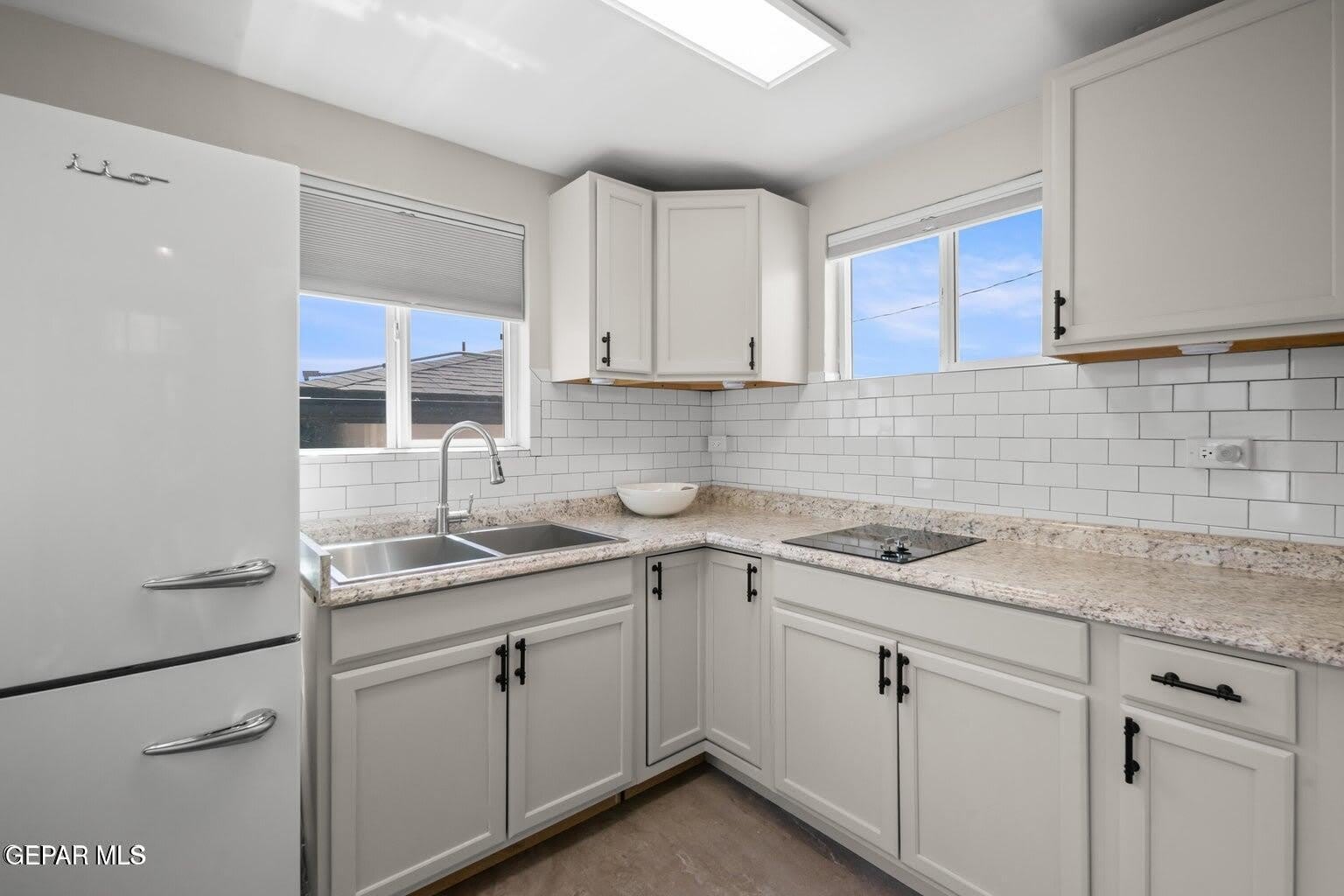 2532 Altura Avenue – photo 4